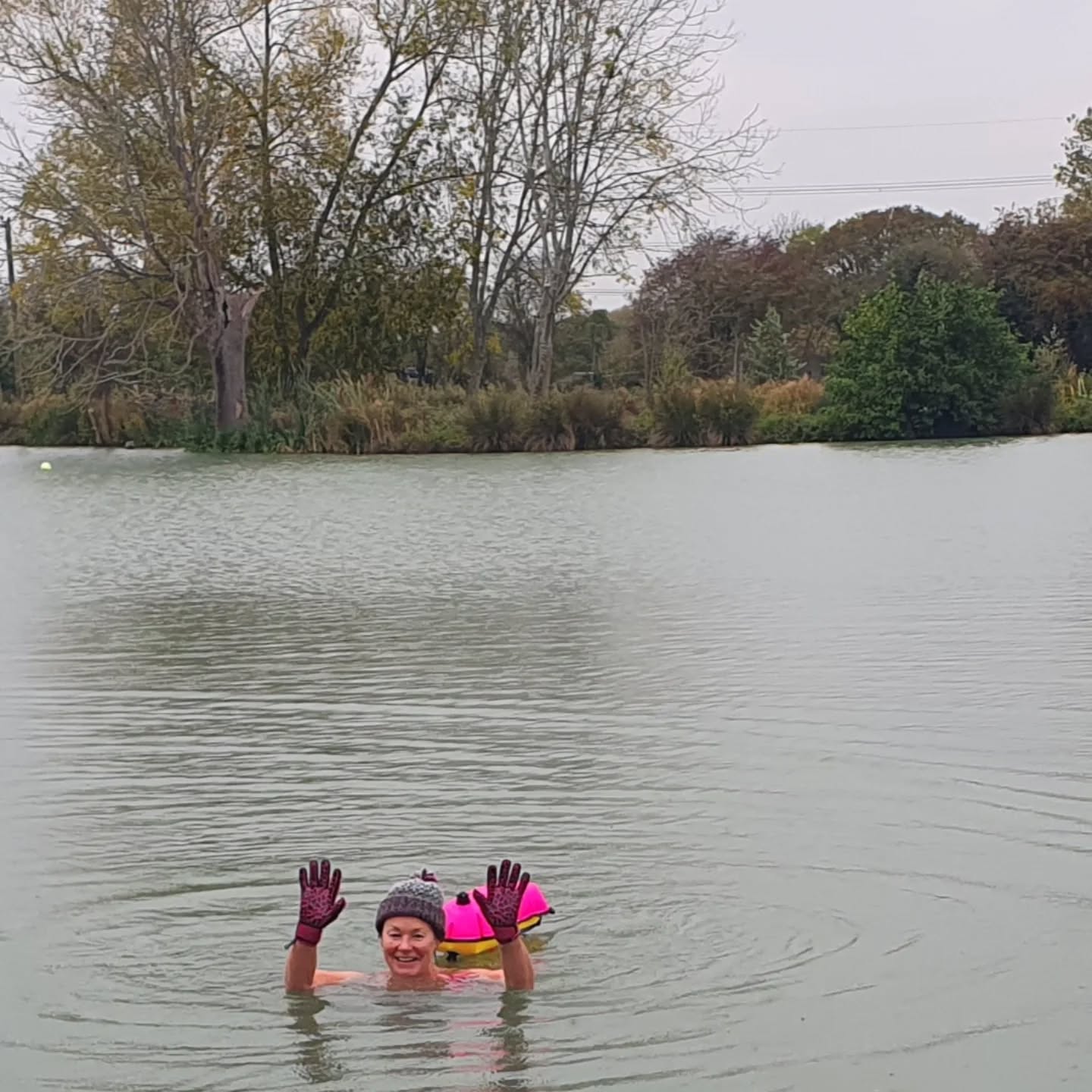 Today we held our last 2 group sessions for this year .
We had a group of lovely swimmers who joined me for How to swim safely in the colder months as they want to be safe winter swimmers ❄️❄️
Then we had 3 lovely ladies joining us for their first ever open water swim, they smashed it swimming in 12° . So very proud of thier commitment and desire to swim. I do not do group inductions for new people usually from October onwards, but I was happy to have a small group today as they contacted me as they really wanted to start ASAP I'm so glad we did it, the smiles were priceless 💙
Our next event is this Thursday 23rd, and it's our winter swimming and Wellness Workshop, delivered to you by me and the lovely Petrina Michelle Lancaster of Purple P Coaching . Cone and join us for a cosy evening in the cafe 😊
Book here ➡️
Book Online | Together we Swim https://share.google/2xiJOJmNZvVJw7PlV
Photo of the lovely Dawn with her winter kit 🙌