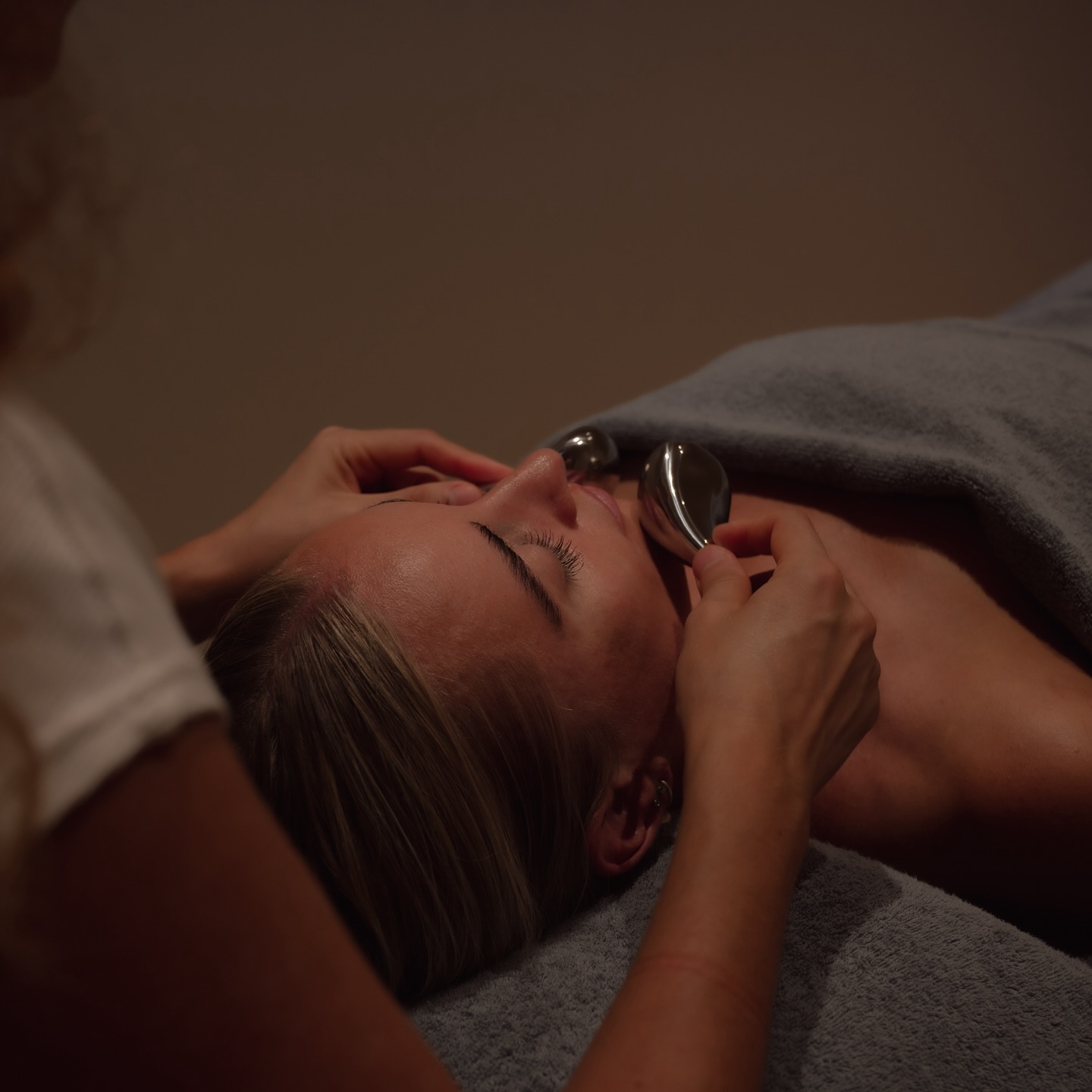 Hydraglow facial or one of our other facials?
At AMARA Wellness, we believe glowing skin is the foundation of timeless beauty and true well-being. Our advanced facial treatments are designed to restore, nourish, and revitalize your complexion, using the exclusive @comfortzoneskin_official line of high-performance, sustainable skincare.
Each facial is tailored to your skin’s unique needs, whether you seek deep hydration, anti-aging benefits, detoxification, or a radiant glow. Experience a transformative journey that reveals your skin’s natural vitality, leaving you feeling luminous, refreshed, and renewed.
#amara #amarawellness #ibiza #ibizafacial #ibizaskincare #skincare #facial #hydraglow #ibizawellness #ibizaspa