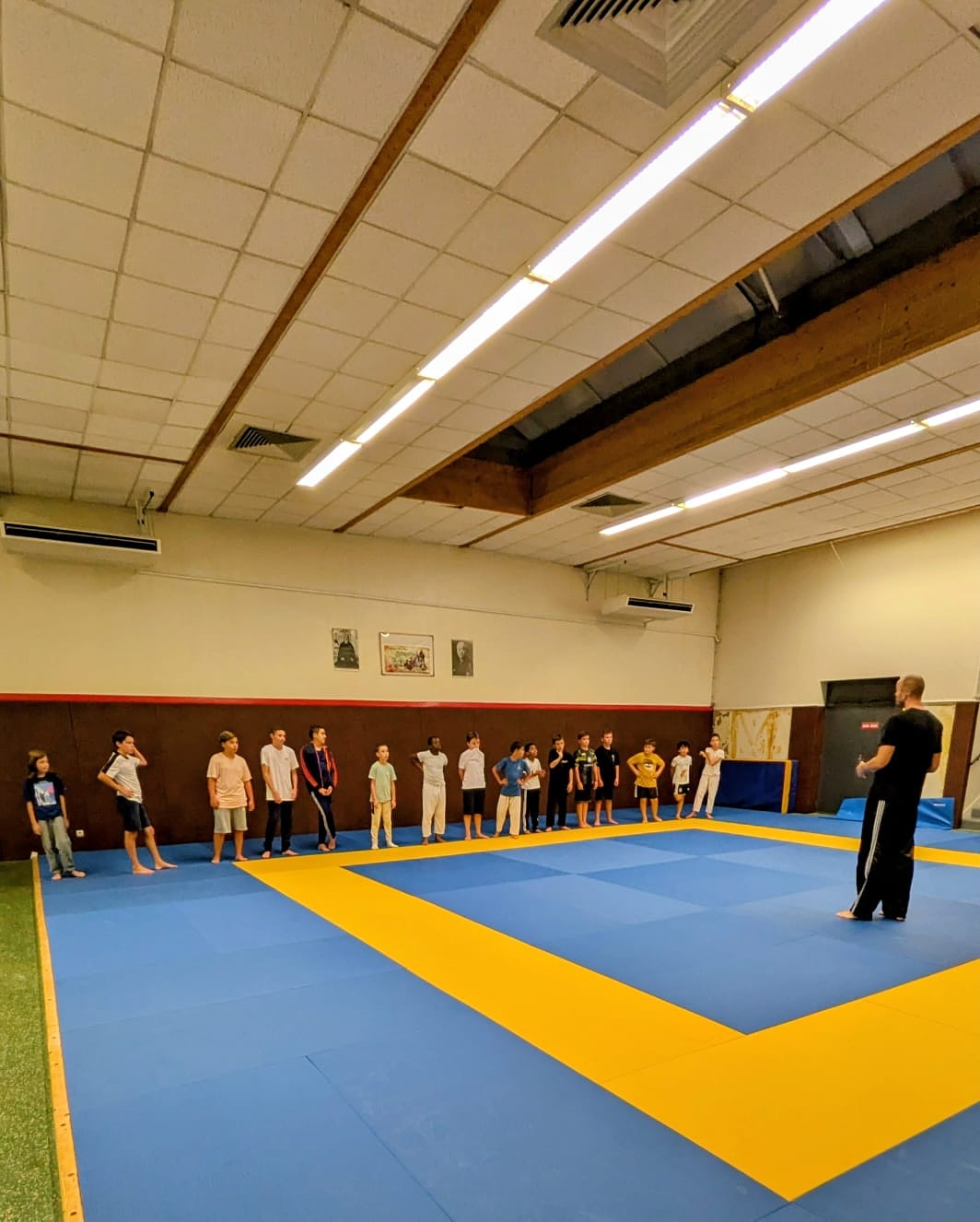 🥊𝗦𝗲𝗰𝘁𝗶𝗼𝗻 𝗙𝘂𝗹𝗹-𝗰𝗼𝗻𝘁𝗮𝗰𝘁|𝗸-𝗺𝗶𝘅 𝗷𝗲𝘂𝗻𝗲𝘀
Sport pieds -poing et travail au sol
Cours le mardi 18h19h à Tigery jeudi 19h-20h30 à St pierre du perray
Cours d’essai gratuit
#sportpiedspoings #fullcontact #kmix #kickboxingkids #karateetiolles #kcet #dojoenergy #respectetdiscipline #sportjeune #kidsboxing #confianceensoi #motivationjeunesse #apprentissageparlesport #forceetrespect #teamspirit #dojolife #energiepositive #autocontrole