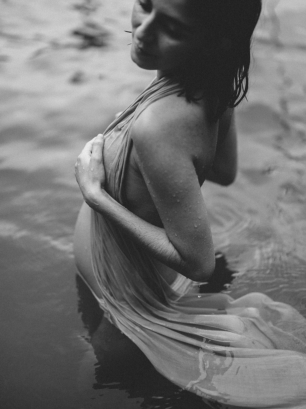 💧Vida, vida y más vida💧
Creando arte de los momentos mas especiales en la vida de personas preciosas…
Gracias por permitirme ver la expansión de su amor con el corazón 💧🌀✨🙏🏻
Gracias @anaisabellagp por siempre confabular belleza conmigo. Te amo. Amo verte panzona. Y gracias @fabianacalvinisti por evitar que diéramos vuelta con tu apoyo como capitana del kayak y la co-direccion / inspiración artística 😜 y a @dianacaravantesr y Hanne por ser espias, admiradoras y guardespaldas jajaja