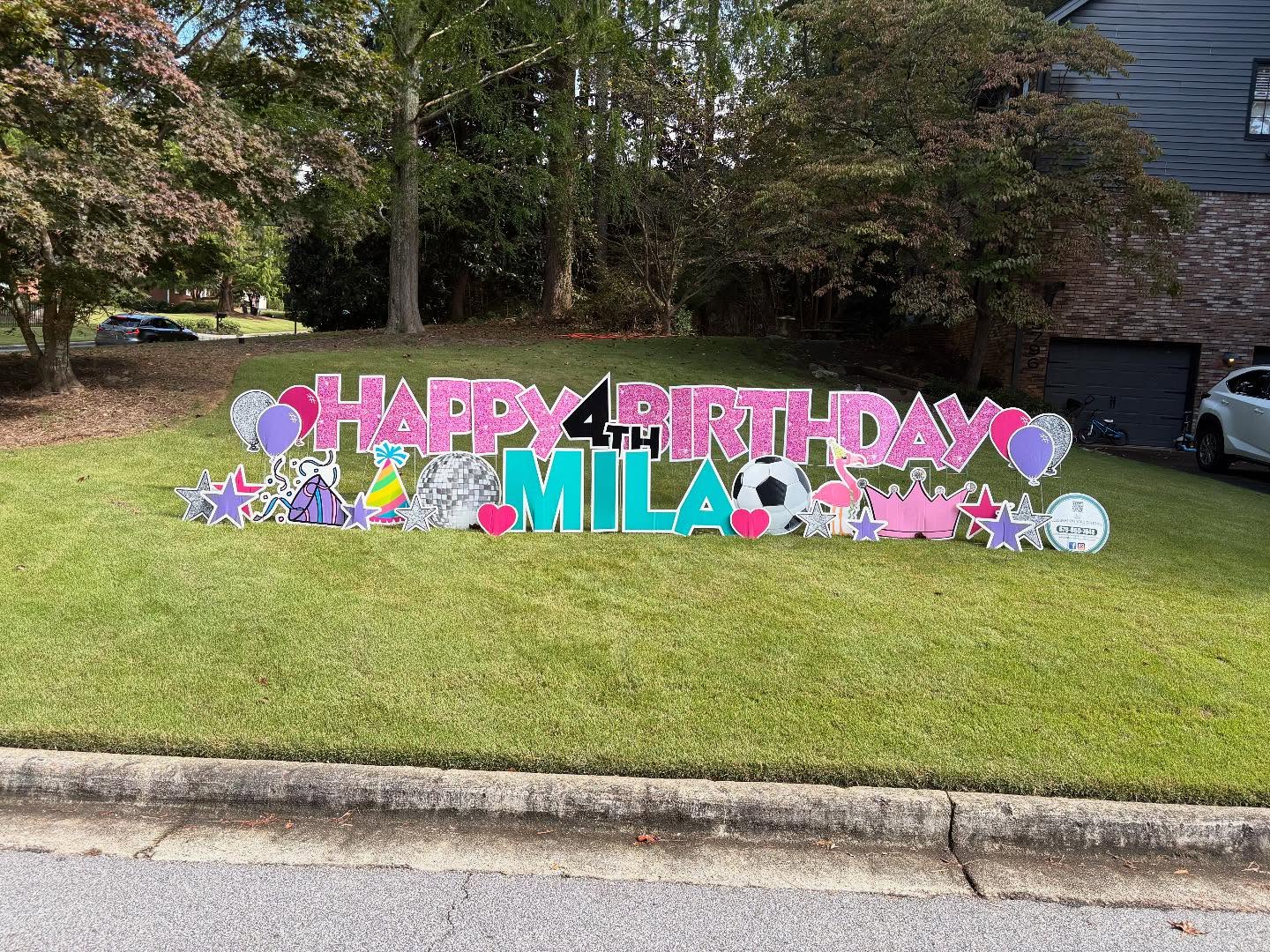 All things pink, sparkly, and absolutely FAB ✨💖 This sign brought the glam and made the celebration shine bright! Because every special day deserves a little extra sparkle.
#SparkleAndShine #PrettyInPink #CelebrateBig #CelebrationYardGreeting #georgiayardcards