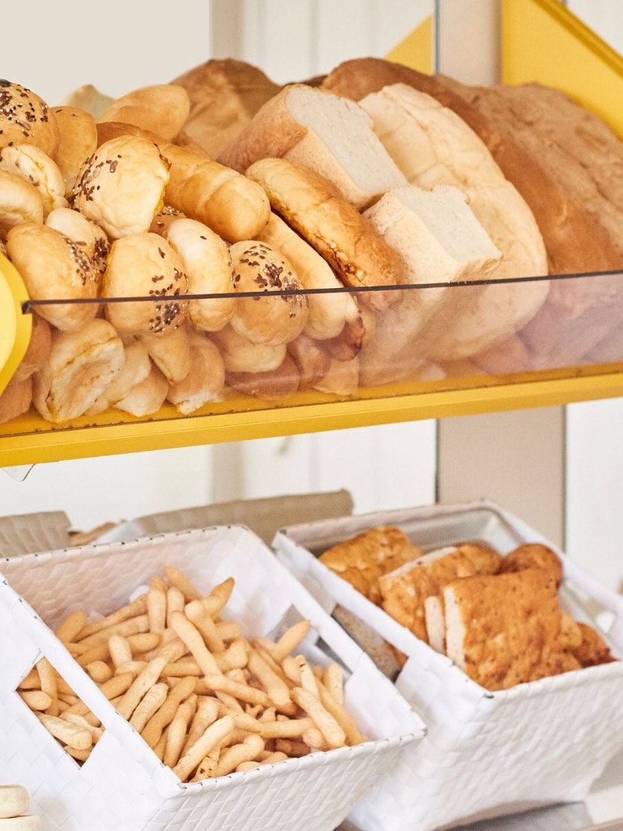 Croccanti, morbidi, profumati! Ogni mattina trovate da La Spiga Amica il pane al latte, all’olio, i panini con i semi tostati, rosette senza lattosio e tante altre varietà di pane, grissini e focacce. Tutti naturalmente gluten free, sfornati nel nostro laboratorio tutti i giorni.
Vienici a trovare nei negozi di Bologna e Milano! Segui il profumo di pane appena sfornato… oppure cercaci su Google Maps. 🤓
📍Bologna, Via Petrarca 13/2, zona San Mamolo
📍Milano, Via Caravaggio 14, zona Solari
#laspigaamica #panesenzaglutine #paneglutenfree #prodottisenzaglutine #senzaglutine #glutenfree
Ph @ramiro_castro_xiques