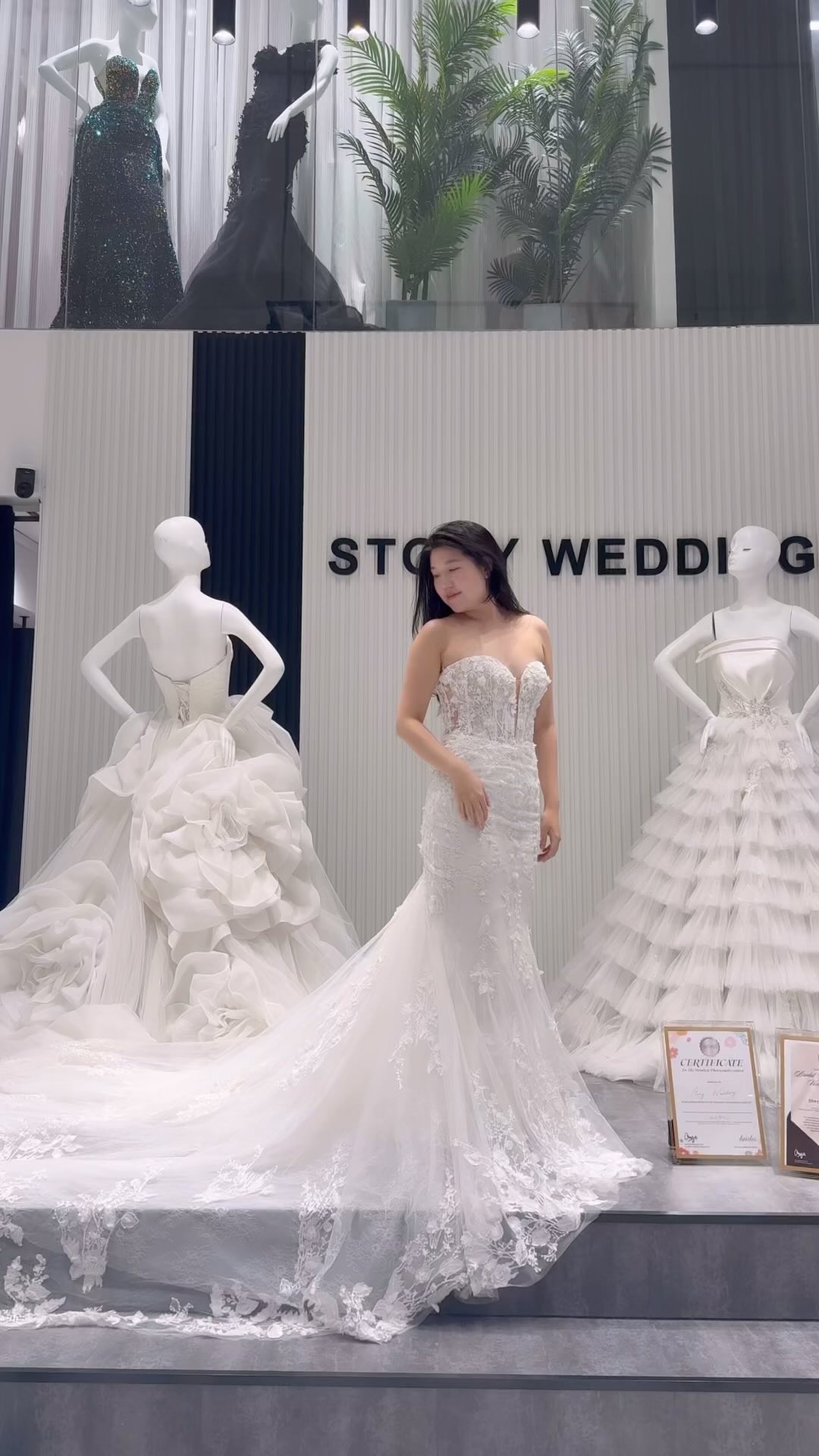 Be #swbridestobe with the Modern and Timeless Mermaid Gown ❤️
@weddinggownsingapore
#storyweddingsg #singaporebrides #singaporeweddings #hitcheed #blissfulbrides