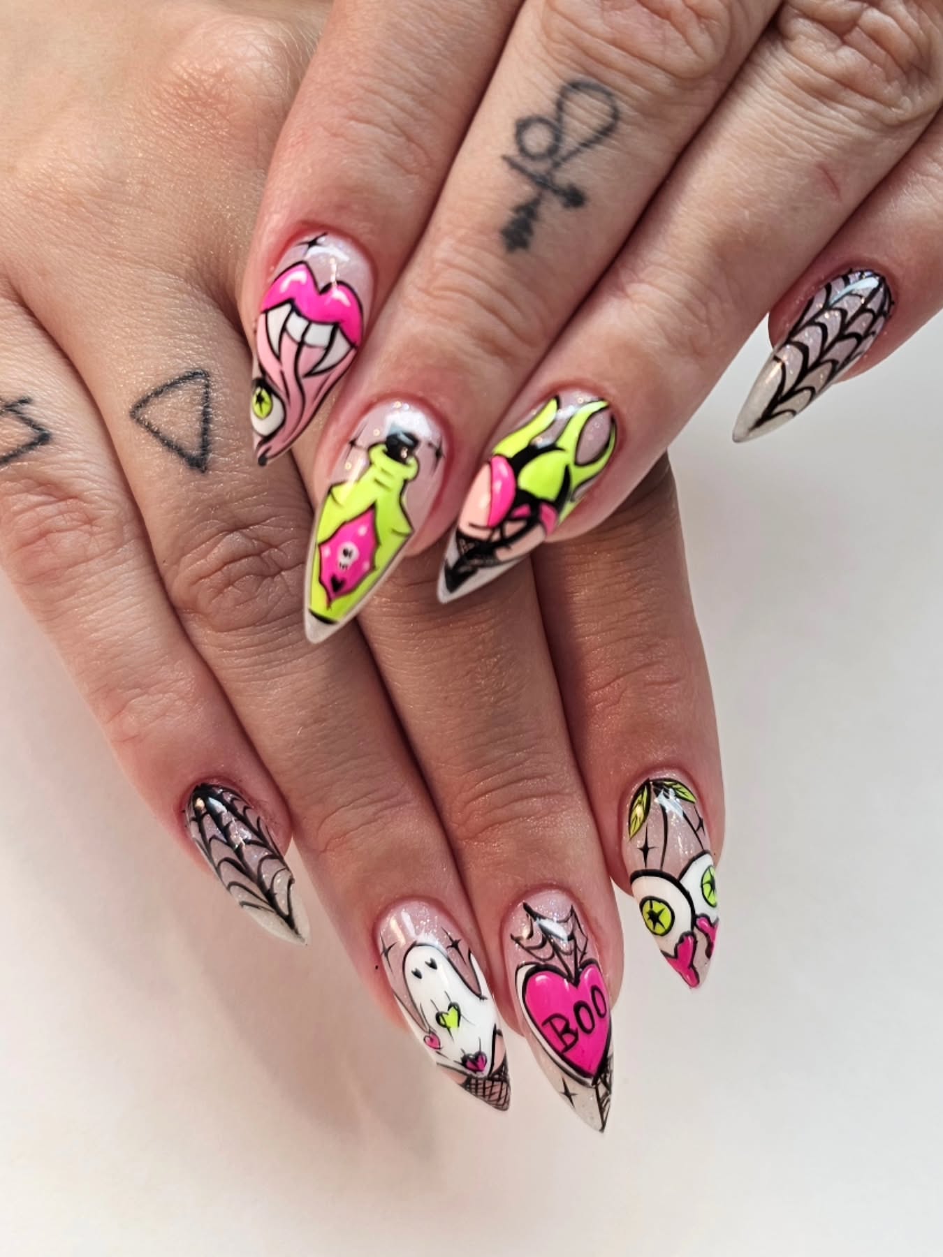 Spooky sexy Halloween! Inspo from @nailsbycierah 🩷