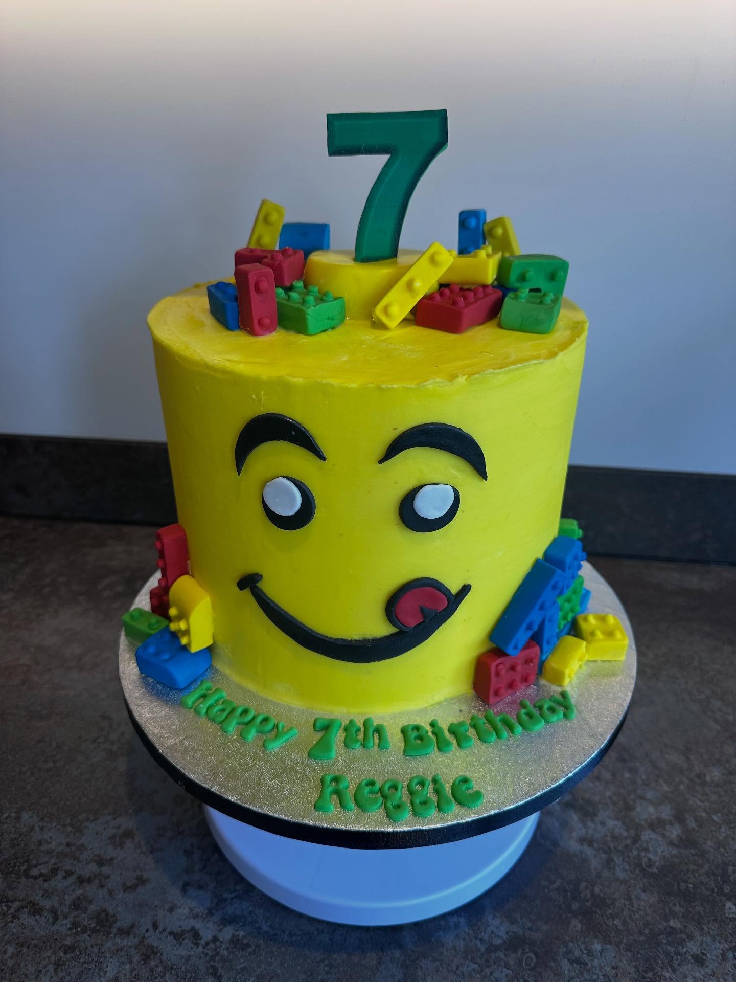 Building the ultimate Lego birthday cake! #birthdaycake #sayitwithcake #legocake #legobirthdaycake #legobirthdayparty #legobirthdaytheme #happybirthday www.daisyslittlecakeshop.com