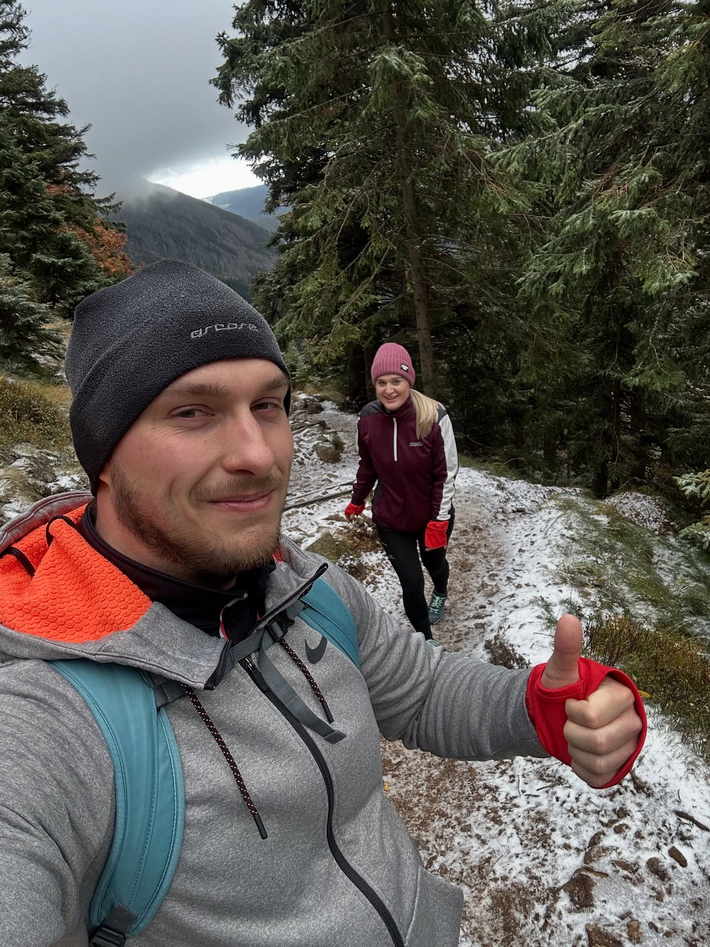 Pec pod Sněžkou 🏔️🌲🍂🍁🚶🏽♂️➡️🚶🏼♀️➡️#pohybjezivot
~
Hory, oddych v (dis)komfortu, hodně pohybu a kvalitního jídla. Ouuu yeah! Reminder “Žij to, o čem učíš.”
Hezký víkend! Honza
#pecpodsnezkou #jsemkava #krkonose #pohyb #turistika #zijzivot @bohouszlucni 🐶