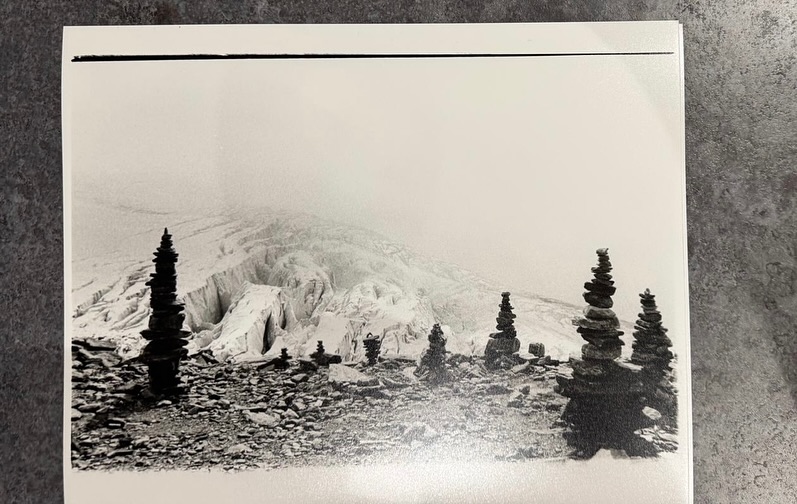 So lovely to have Danny back in the darkroom this evening, printing up these 35mm prints ✨ just a reminder that the darkroom is available to hire for just £35 per day. Take a look at the hiring schedule on my website to book 🤍
📷 @dannyboatboat