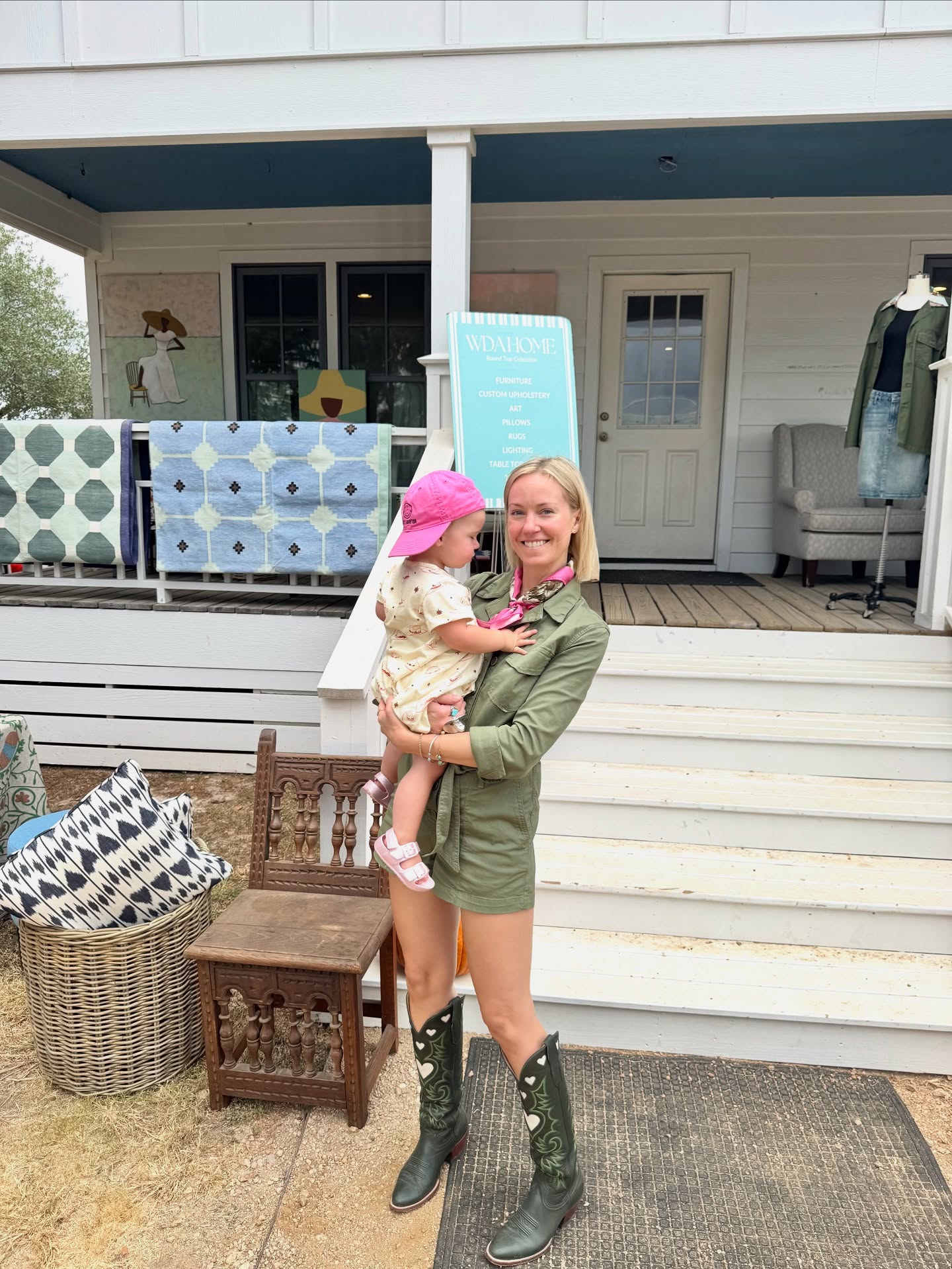 Thank you Round Top!! I had so much fun debuting @wdahome at the lovely @thecompound_roundtop I met so many amazing people over the last two weeks. Stay tuned!
.
.
.
.
.
#roundtop #cityboots #thecompound #roundtoptexas #roundtopantiqueshow #roundtopdesigner #houstondesigner #houstoninteriordesigner #houstoninteriordesign