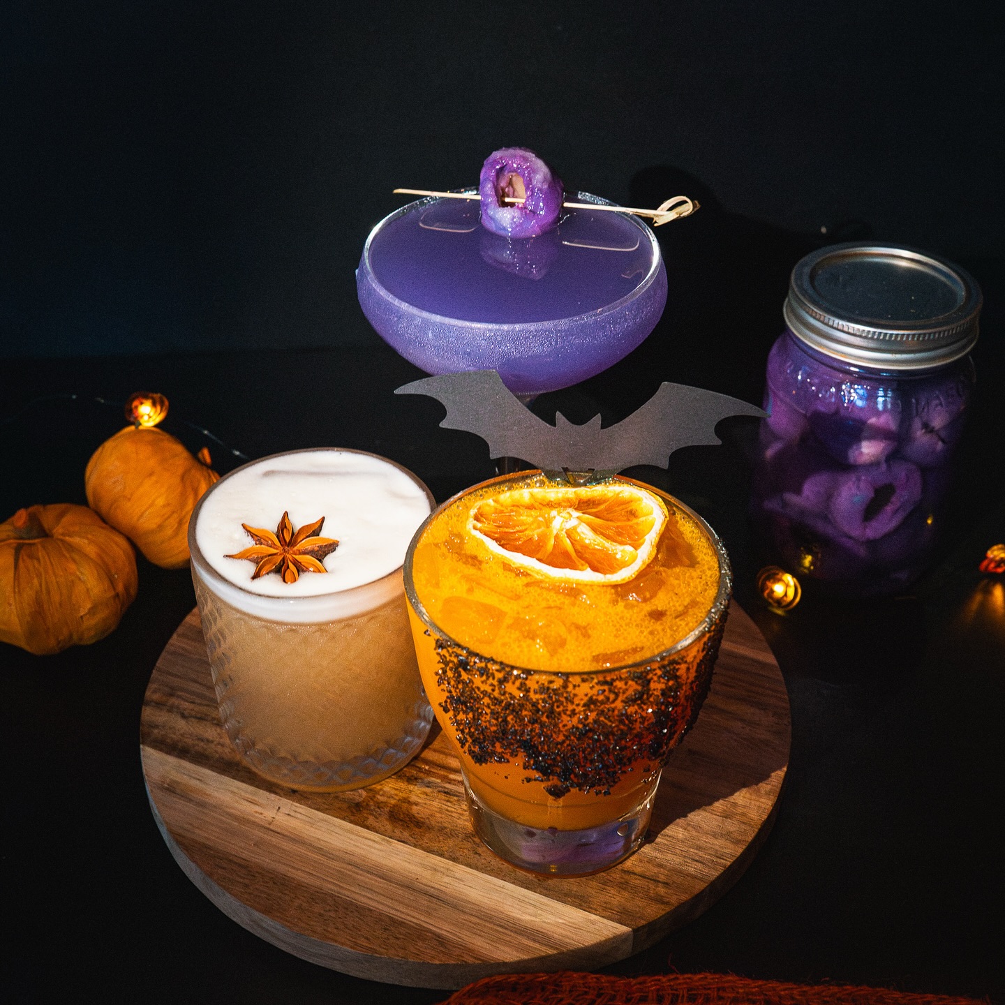 Trick or treat… we’re pouring the treats 🍹🎃
Come get into the spooky spirit with Halloween cocktails that are as bold as they are boo-zy. Only at The Carvery — for a limited time!
👻 Pull up tonight and take a sip… if you dare.
.
.
.
.
.
#CarveryCocktails #HalloweenVibes #SpookySipsLB #DTLB #LongBeachBars #FallDrinks #BoozyAndSpooky