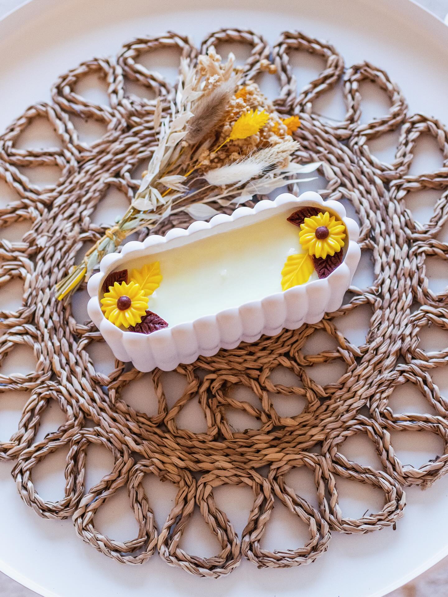 Sunflower candle🌻
#sunflowercandle #candlelovers #candlemaker #homedecor #candleart #homemade #madewithlove