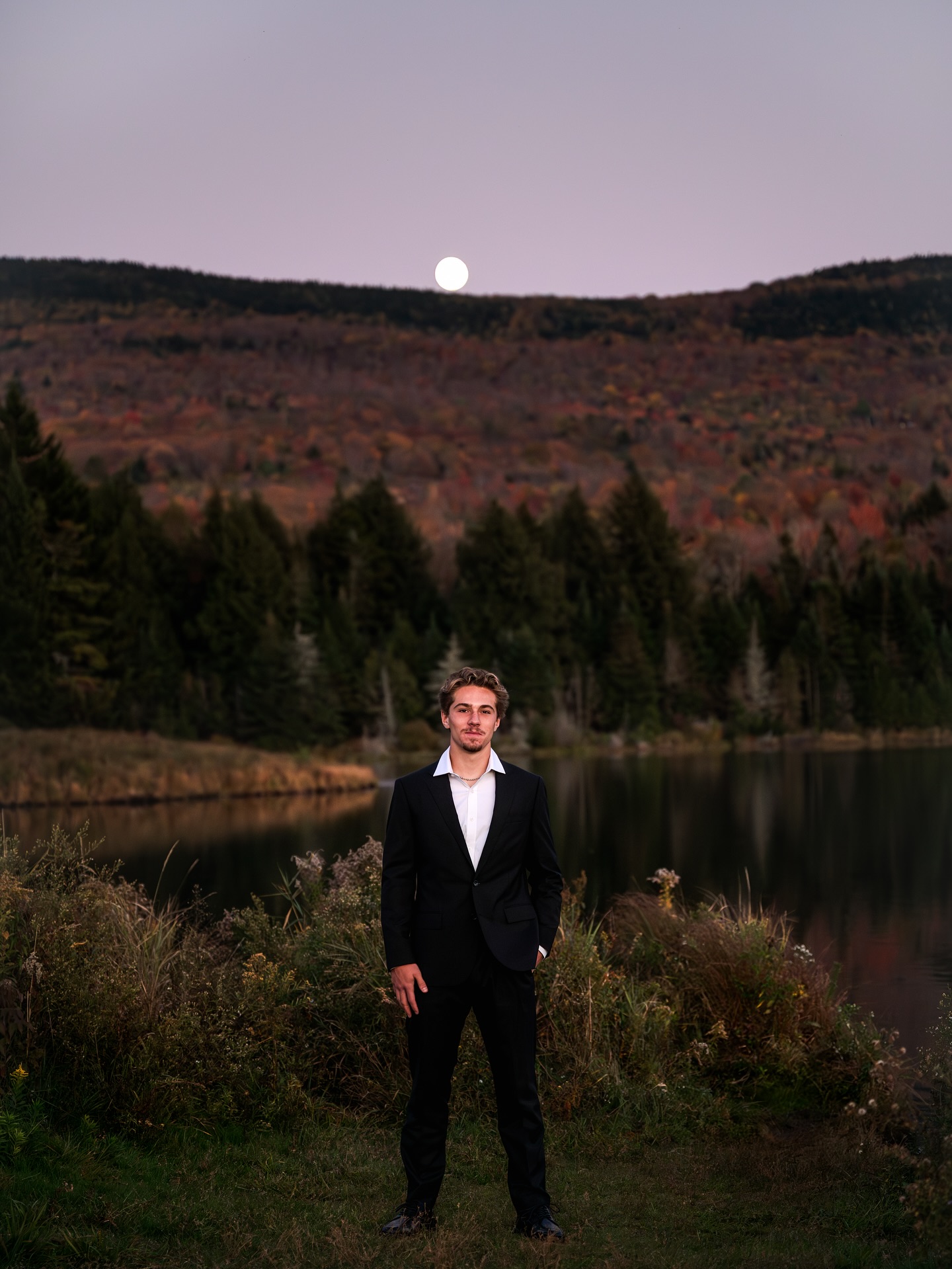 ⨠Senior Session Sneak Peek
What a spectacular end to this senior session! We were treated with the rising full moon coming up from behind the mountains, and took full advantage of it for Nickyâs senior portraits.
Iâm so glad we decided to take a few extra minutes to wait for this moment.
Thank you so much @bridge_and_main_vt for trusting me to capture these for you guys! It was so much fun!
There is still time to book your own senior session- get in touch for availability!
#lincolngapphoto #vermontseniorphotographer #vtseniorportraits #seniors2026 #madrivervalley #madrivervalleyvt