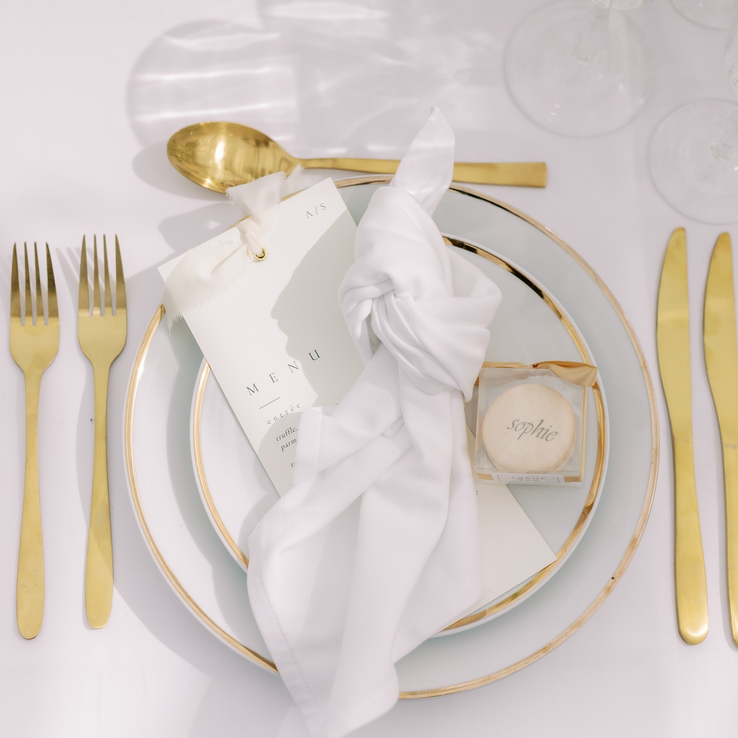 Et si vos invités découvraient leur place grâce à une douce attention ?
Un macaron personnalisé, délicatement posé sur l’assiette, pour allier raffinement et gourmandise.
Un souvenir sucré, aussi beau que bon -------------
What if your guests found their seat with a touch of sweetness?
A personalized macaron, beautifully placed on each plate — where elegance meets indulgence.
A delicate keepsake to remember your special day
📸 Sophie & Alfie’s wonderful wedding — inspiration photo captured by the talented @michael_mannphotography - thank you so much !
Venue @restore_the_chateau
Wedding planner @chatelaine_events
Photographer @michael_mannphotography
#snpatisseries #personalizedmacaron #weddingdetails #weddinginspiration #weddingtable #wedding2025 #placecardideas #macaronwedding #desserttable #weddingfavors #weddingstyle #sweetmoments #artisanbaker #weddingaesthetic #southwestfrance #frenchwedding #authenticwedding #destinationwedding #handmadewithlove