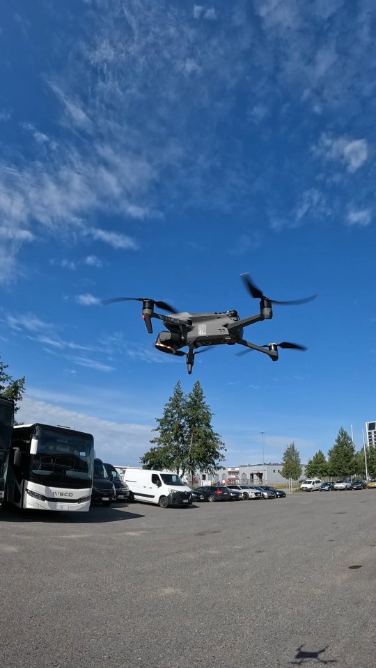 Tällä kertaa kulissien takana lennettiin vähän korkeammalle! 🚁
Harjoittelijan tallentamaa ilmakuvauksen behind the scenes -matskua ja lopussa valmista pätkää. 😎
👉 www.olkivisual.fi
#olkivisual #ilmakuvaus #drone #videokuvaus #videotuotanto #mainostoimisto #digitoimisto #oulu