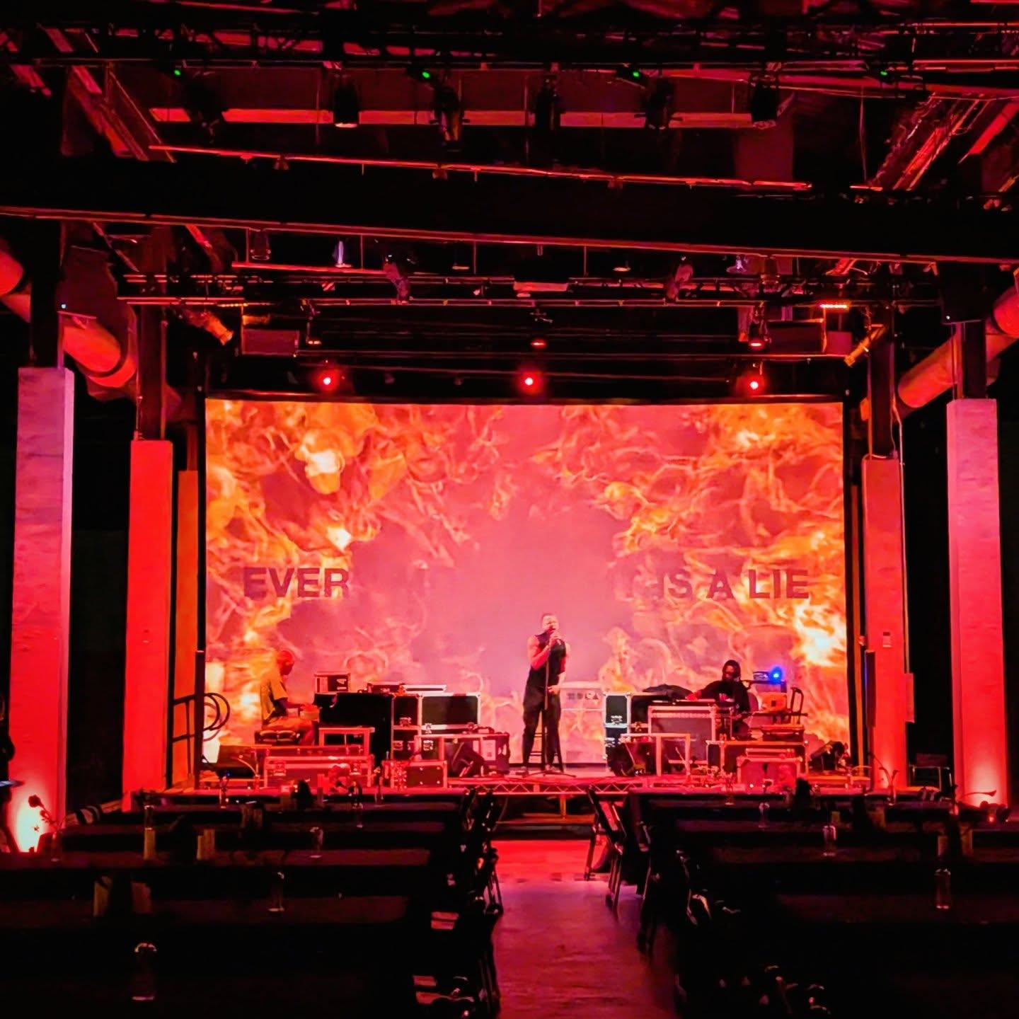 We brought light to a special dinner at The Geffen Contemporary at MOCA @moca that included various dynamic performances. ๐ถ
๐ก: Elijah Frankle @ekf626