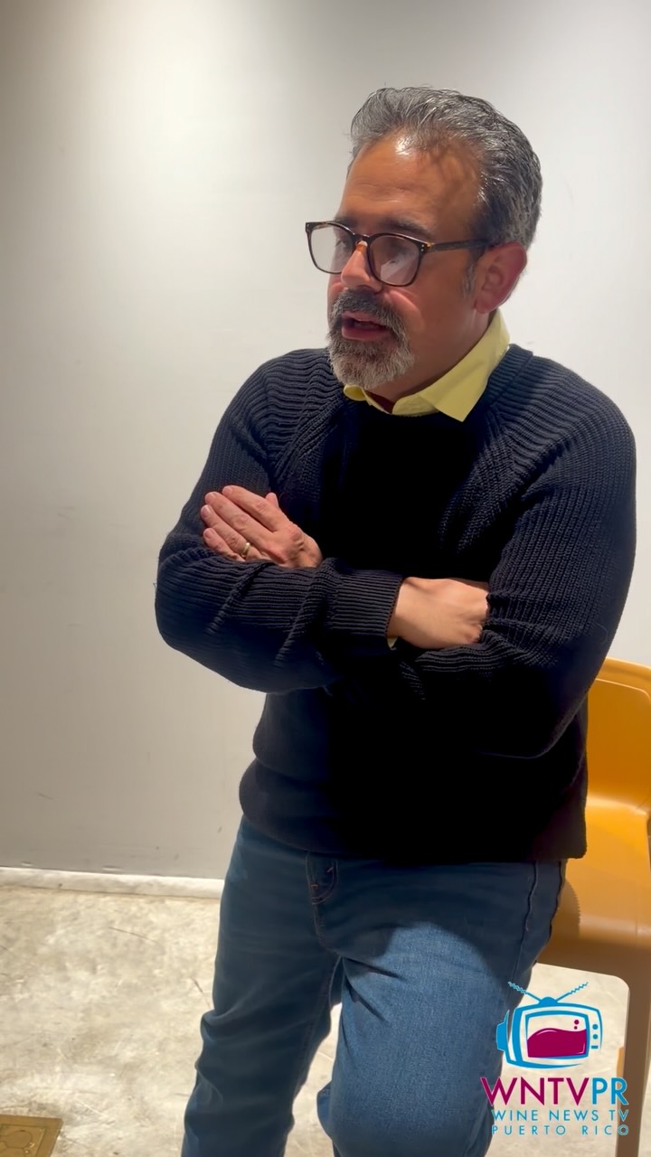 🍾GRACIAS POR LLEGAR AL COMITÉ DE CATA PLUS🍷
Mi agradecimiento a todos los que llegaron el viernes pasado a @todovinopr de @panamericanwinespirits para probar y escoger los mejores vinos en comunidad. Muchas gracias a @almelendez.thepublicist por su apoyo y, como siempre, a mi @winewifetv. Siempre grato ver a @macetaminofen, @jibarabicha y @dollytheproducer. Pendientes a nuestros próximos eventos. #wine #tasting #vino #degustacion #puertorico.
