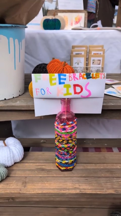 We're hereeeee!! Come see @bonzerblankets and me at the @penmetparks Scarecrow Festival! There are so many fun things for kids! Here until 4:00 today.