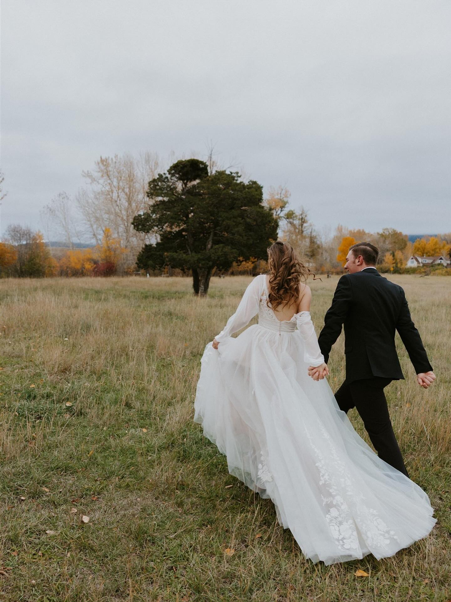 Last wedding of the year in the books. Thank you thank you thank you to all my incredible clients who’ve given me the privilege to photograph your day. 2025 wedding season was truly a year for the books🤍🤍🤍