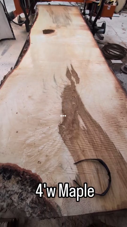 No Saturday's off when there's logs to be milled. This Maple was super clean and no steel. 👌🏼 Reach out if you're looking for any kiln-dried hardwoods, lots of deals to be made.
.
.
.
#slaburday #maple #workingfortheweekend #denver #hardwoods #farmtotable #customfurniture