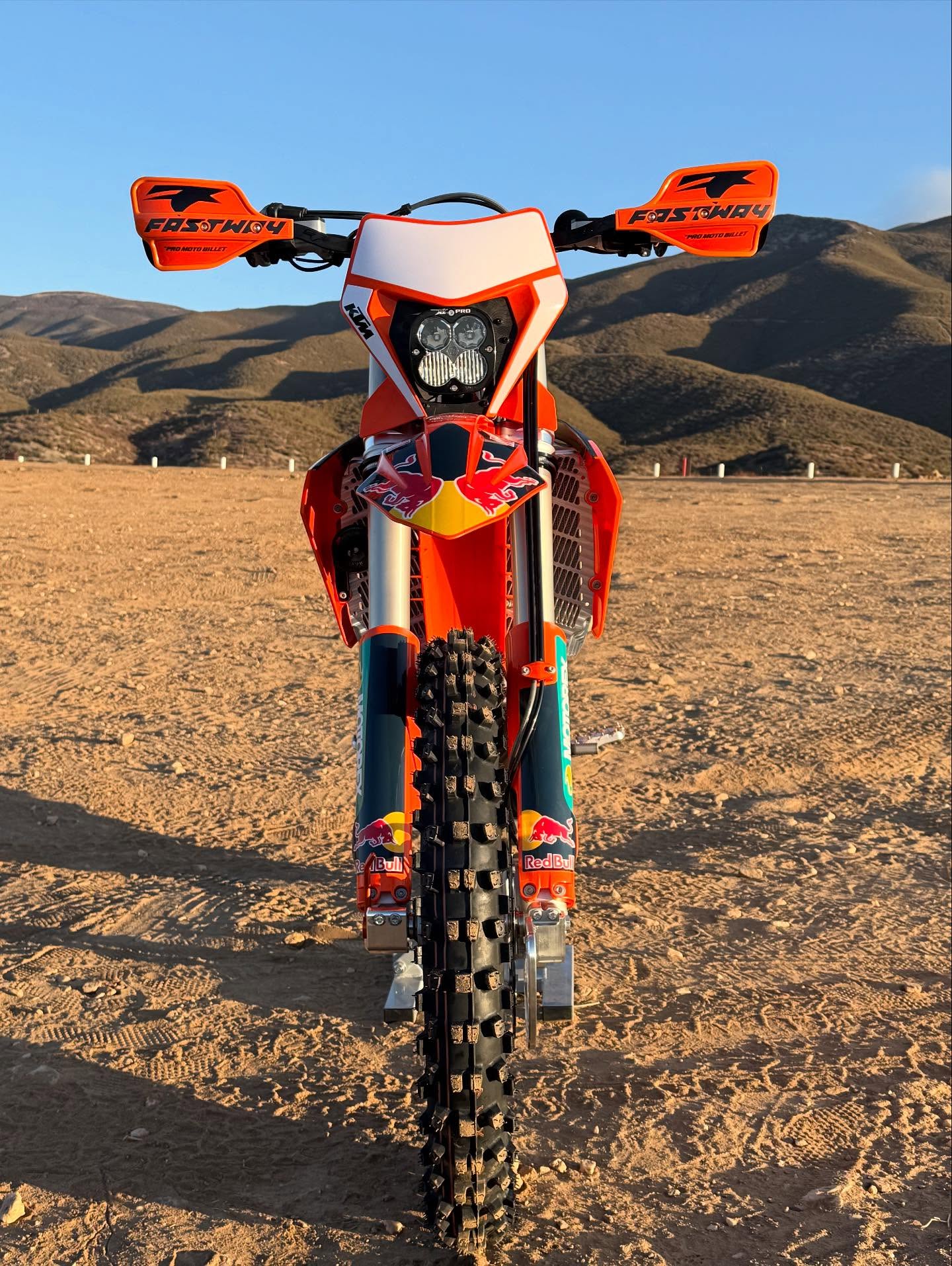 #MJRbuilt 2025 KTM 350 EXC CHAMPION EDITION!
Looks stock but definitely not!
✅ @twostrokeperformance #FSP #ERM to Reflash OEM ECU
✅ @fmf73 Full Ti Exhaust System
✅ @truenorthmotos LED Turn Signal Conversion Kit
✅ @bajadesigns XL80 HL
✅ @bulletproofdesigns Radiator Guards, Rear Rotor & Caliper Guard + Chain Guide Guard
✅ @fastway.moto Foot Pegs & Wrap Aroubd Handguards
✅ @madjack_racing Suspension Setup, Lowered 2” & Custom Specs for Rider
As always, HUGE shoutout to our boys @slavensracing for always getting us the specialty parts and accessories we need quick! (2 days Standard Shipping to CA!)
#MJR #MadjackRacing #MJRbuilt #KTM #350EXC #KTM350 #KTM350EXCF #DualSport #Adventure #Offroad #Motocross #SingleTrack #HardEnduro #Enduro