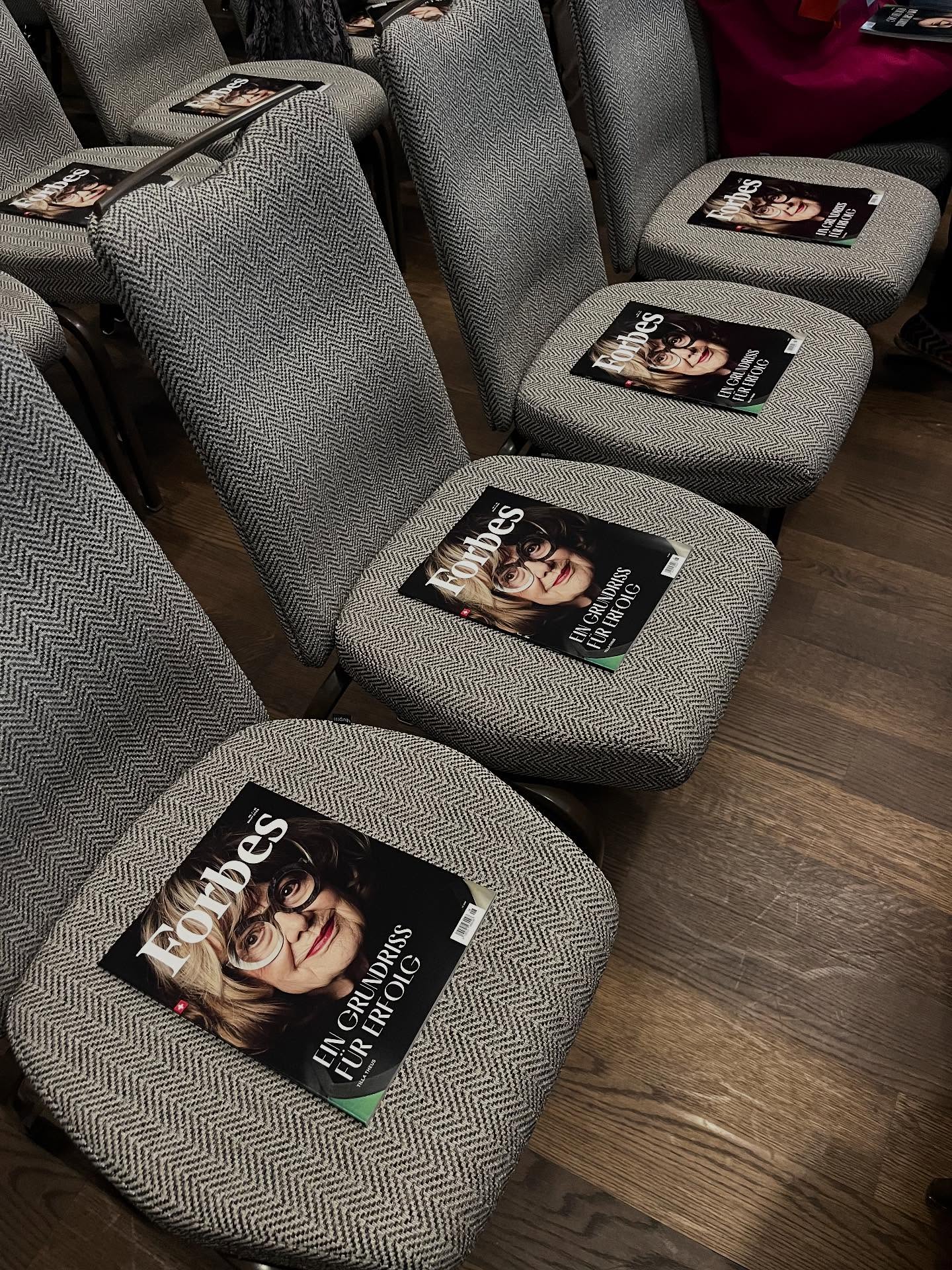 PR BTS or no job without amazing clients, partners, and team! Thank you! What an October so far… lets rock the rest of it!
@pioupiou.cosmetics
@itstaraagency
@forbes_swiss
@swissline.skincare
@rausch_official
@cherituelle
@hermann_kuehn
@velopudel
@paradiscollections
@giulialippens
@patrickalexmedina
@soerenleschmidt
@dennisstenild
@noemi.rubino_
@elenasteness
@margaretxxa
@jelly_majestic
@rrafaelarusso
@akuavi_
@ines.sophiess