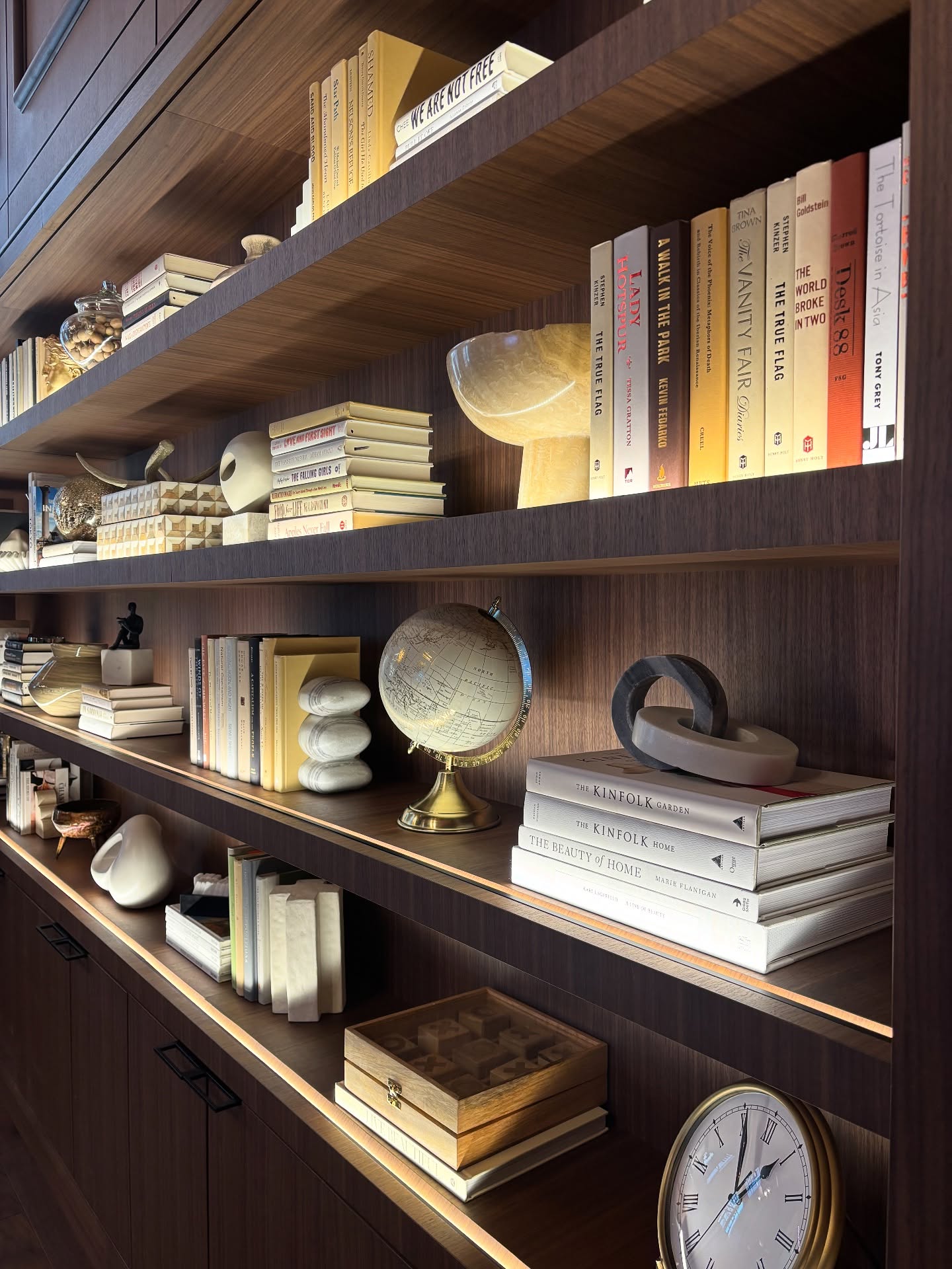 When it looks effortless but in reality every element was meticulously placed
.
.
.
#perfectlyplanned #shelfiedecor #shelfiegoals #shelfstyling #shelfstyle #shelfgoals #shelfieinspo #interiorhomedecor #homedecor