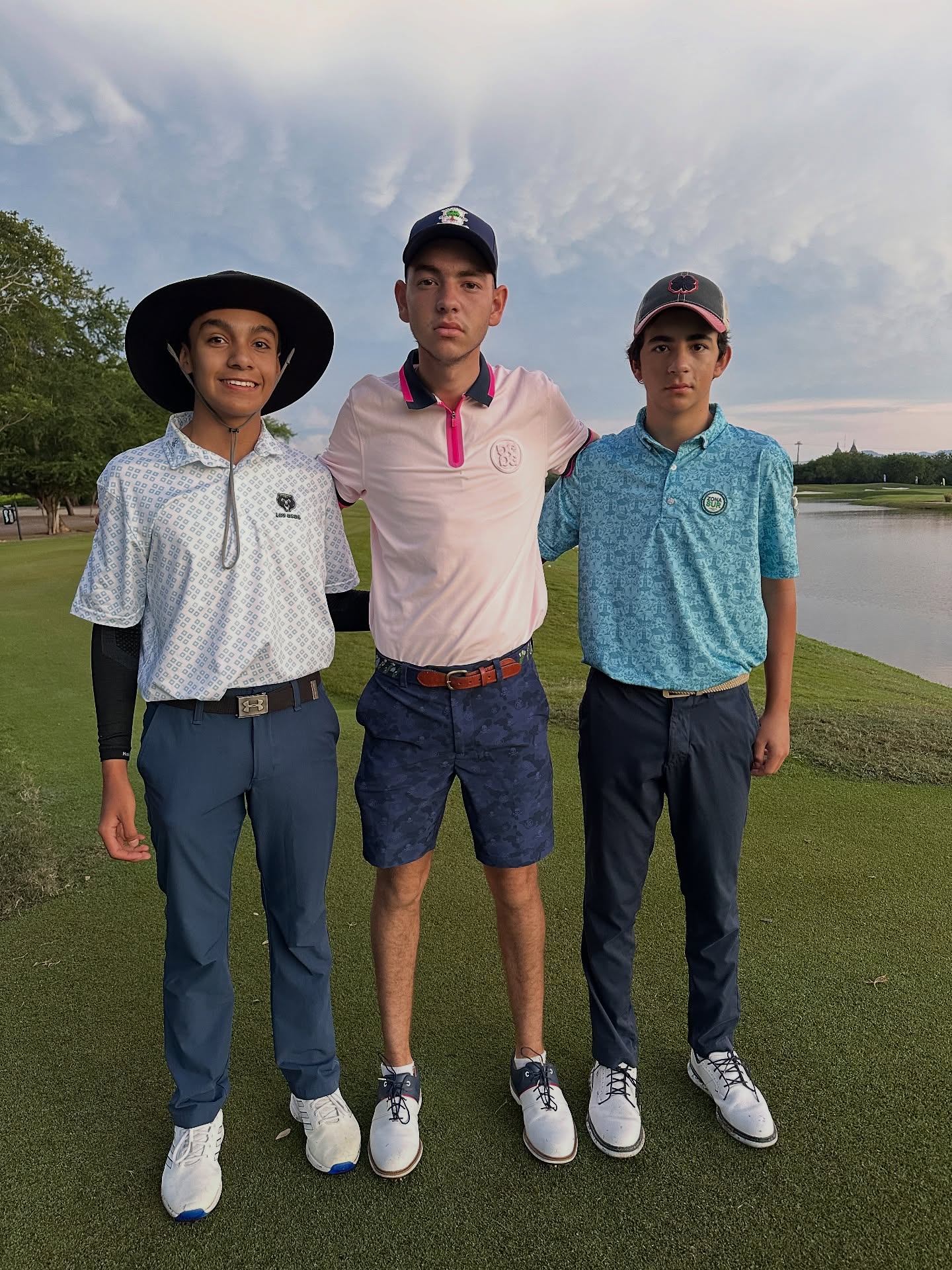 🌅 Desde muy temprano arrancan las salidas por el hoyo 1 de Vidanta Vallarta ⛳️
Los jugadores de la categoría 18 y menores ya están en el campo desde las 7:00 a.m., listos para vivir una gran jornada de golf en el MJGA Invitational by Vidanta 💪✨
#MJGA #Vidanta #MJGAInvitational #JuniorGolf #GolfMexico #GolfJuvenil