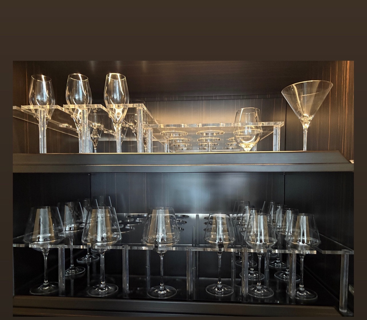 Spécialiste de la réalisation de porte verre et vaisselle sur mesure en Plexiglas pour yacht
#atelier #plexiazur #plexiglass #surmesure #yachting #port #nice #artisan #artisanat #français