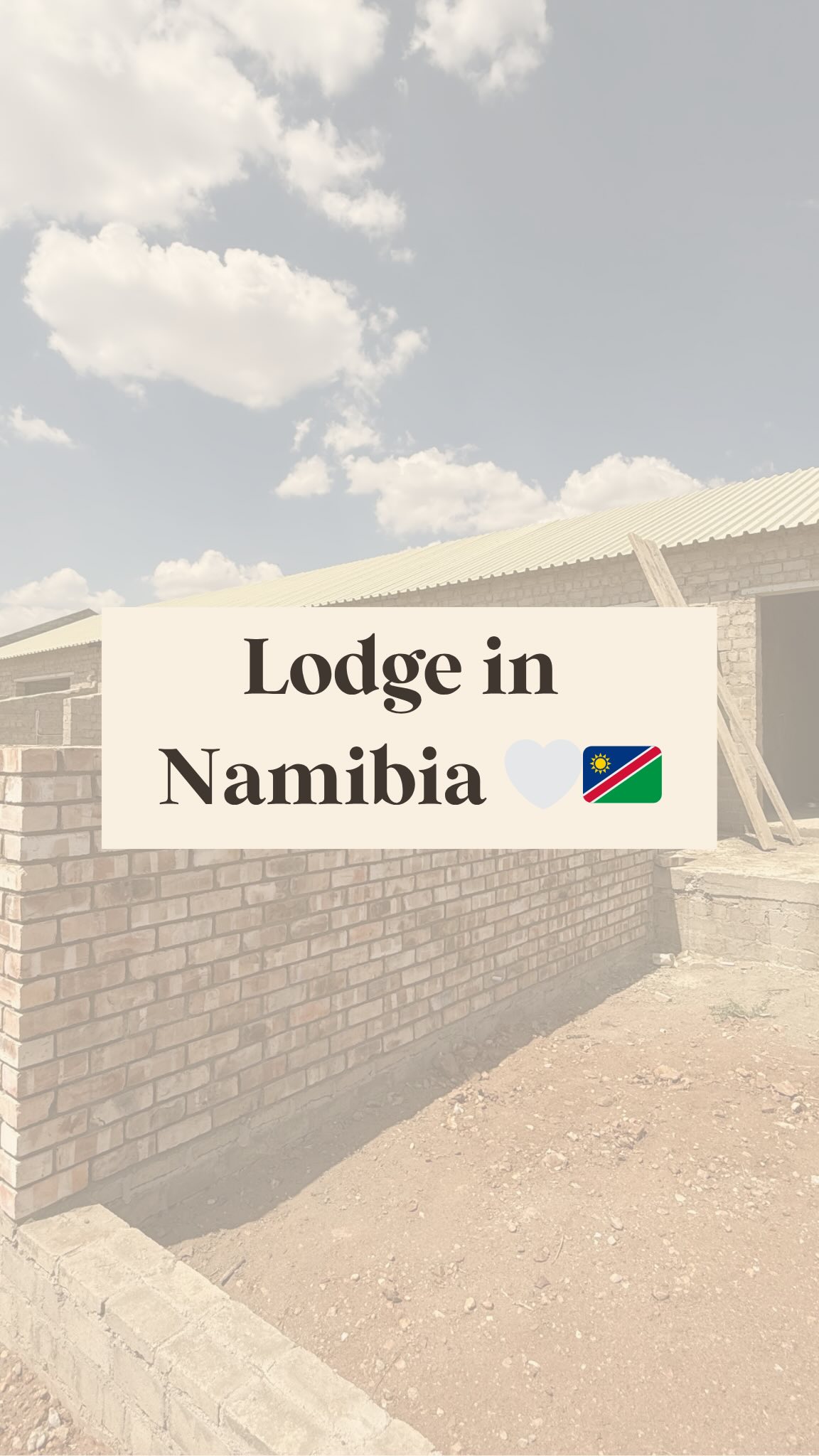 🇩🇪Im April haben wir diese alte Gästefarm übernommen – ohne zu wissen, dass wir bald Expert:innen für jegliche Baumaterialien, Mitarbeiter und Geduld werden 😅
Jetzt stehen hier schon einige Zimmer, Bungalows, ein Pool und eine Menge Träume.
🦓 Warst du schon einmal in Namibia oder träumst du von einem Namibia Urlaub?
🇬🇧 Back in April, we took over this old guest farm – with zero idea we’d soon become experts in the building process, employees and patience 😅
Now there are rooms, bungalows, a pool, and a whole lot of dreams taking shape.
🦓 Have you been to Namibia before or are you planning a trip here?
#namibia #NamibiaFarmStay #beforeafter #africa #namibialodges #buildingsdreams #travelnamibia #lodgebau