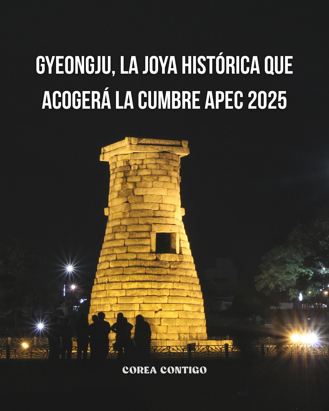 🇰🇷✨ Gyeongju, la joya histórica que acogerá la Cumbre APEC 2025
🌏 ¿Qué es APEC?
El Foro de Cooperación Económica Asia-Pacífico (APEC) reúne a 21 economías del Pacífico, entre ellas México, Chile y Perú, para impulsar el comercio libre, la innovación y el desarrollo sostenible.
Este año, la estrella coreana G-Dragon fue nombrada embajador oficial de APEC 2025 en Gyeongju y protagoniza el video promocional que se volvió viral 🎥
📹 Mira el video 👉 https://youtu.be/_JWz25QeUeE?si=kk_IdWVvLZas4N0t
En 2025, la cumbre se celebrará en Gyeongju, del 31 de octubre al 1 de noviembre, bajo el lema
“Connect, Innovate, Prosper” — conectar, innovar y prosperar juntos 🤝.
Durante esos días, Gyeongju será no solo el centro del diálogo diplomático, sino también un escenario lleno de cultura y tradición 🎭✨, con eventos y actividades artísticas que reflejarán su espíritu creativo y herencia milenaria.
📍 Lugares imprescindibles en Gyeongju:
🪷 Templo Bulguksa y Gruta Seokguram — joyas del arte budista y Patrimonio de la Humanidad.
🌄 Parque Tumuli (Daereungwon) — túmulos reales bajo colinas verdes.
🌅 Donggung & Wolji y Puente Woljeonggyo — paisajes que brillan al atardecer.
🏮 Calle Hwangnidan-gil — cafés y tiendas con encanto en antiguas casas hanok.
🏡 Pueblo Yangdong — rincón donde aún se respira tradición.
🏛️ Museo Nacional de Gyeongju y Parque EXPO — espacios que conectan pasado y futuro.
🚗 Importante para visitantes:
Del 29 de octubre al 1 de noviembre, habrá restricciones de tráfico en el centro y zonas turísticas, especialmente en el complejo de Bomun y avenidas principales.
Usa transporte público, shuttles o rutas alternativas, ya que se aplicarán desvíos y controles 🚦.
Durante APEC 2025, Gyeongju abrirá sus puertas al mundo 🌐.
Y si eres de México, Chile o Perú, ¡tu país también será parte de esta reunión histórica! 🇲🇽🇨🇱🇵🇪
Una oportunidad perfecta para descubrir Corea desde su historia, cultura y hospitalidad 🇰🇷✨
Fotos:한국관광공사
#corea #coreadelsur #coreacontigo #coreacontigotour #viajeacorea #turismoencorea #tourenespañol #guíaenespañol #gyeongju #apec2025 #bulguksa #seokguram #daereungwon #culturacoreana #gdragon #descubregyeongju