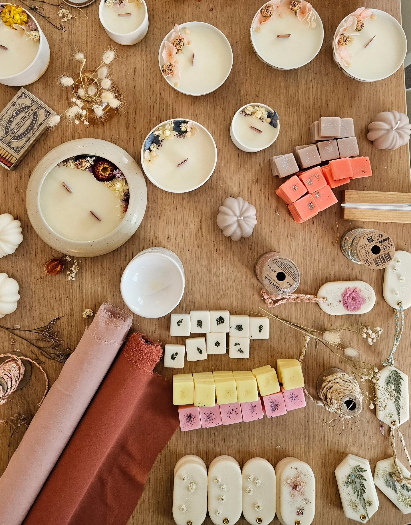 🕯Bienvenu dans mon monde ✨️
Bientôt la sortie du site internet 🤗
Voici un petit aperçu de ce que vous pourrez retrouver en ligne.
Ça vous dit d'en voir un peu plus ?
#bougiefleursséchées #bzh #bretagne #quiberon #bougies #bougieartisanale #suspensionsparfumées #fondantparfumé #avecamour #artisanat #ateliersalem #autumn #fleursséchées #madeinfrance #madeinbretagne #chiner #ceramic