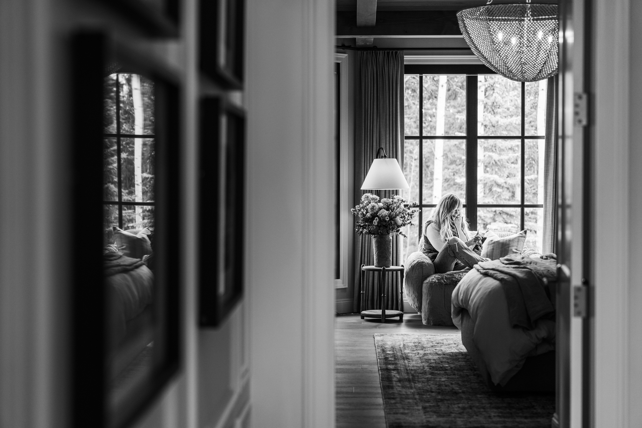 I spent the day with @melissahartigandesign in quite literally the most beautiful home in Fort McMurray!
She absolutely smashed it, and I can't wait for her to share what she was able to put together in this house. I certainly was focused on shooting photos and video of the house all day, but managed to snag a single image of her working!