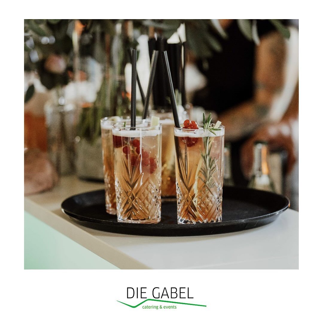 ✨ In wenigen Wochen startet endlich wieder die schönste Zeit des Jahres! Und das Beste: Für die Weihnachtssaison sind noch ein paar wenige Termine frei. 🎄
Ihr plant ein besonderes Event oder möchtet Euch und Euren Gästen etwas gönnen?
Dann meldet Euch gerne – wir erstellen Euch ein individuelles Angebot, ganz nach Euren Wünschen.
Wir freuen uns auf Eure Anfragen! 💫 #diegabel_cateringevents #cateringrheinmain #cateringfrankfurt #winterseason #winter #christmasiscoming🎄