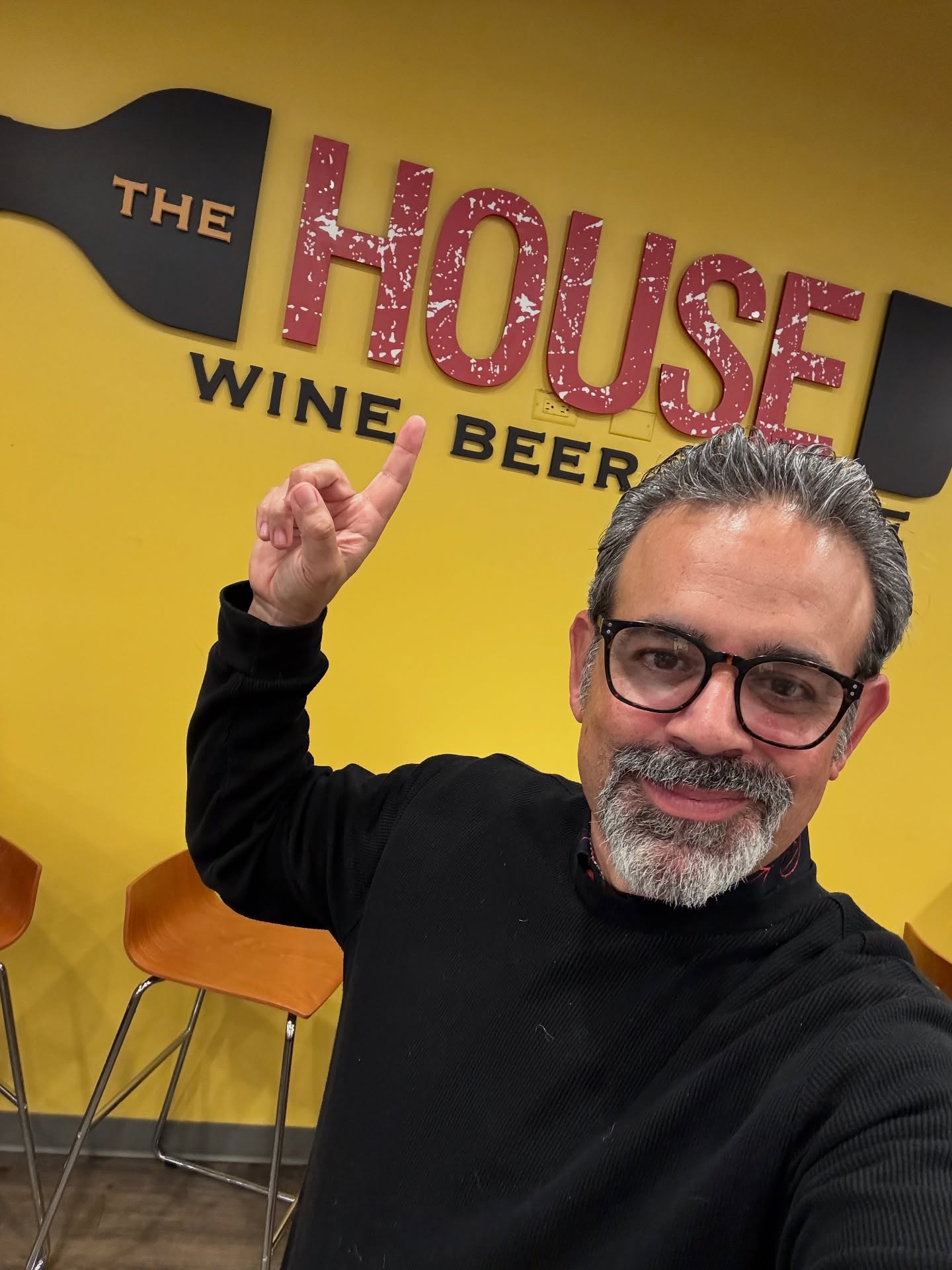 🍷NUEVAS PUNTUACIONES EN PÁGINA WEB✍️
(www.winenewstv.com - registra email)
Vayan a nuestro website y busquen donde dice “The Score”. Cato vinos a ciegas en alianza con @thehouse_pr que se ha convertido en mi base de operaciones. Todos los vinos puntuados se consiguen con ellos. Gracias a las empresas que apoyan esta iniciativa enviando muestras.
#cata #vino #puertorico #reseña #rating #wine