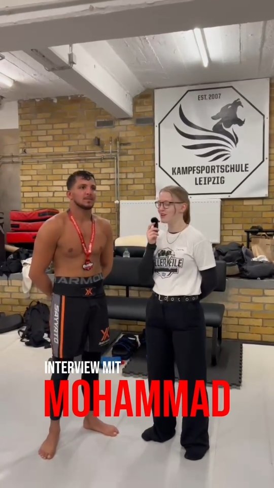 Afterfight Interview mit dem Kämpfer Mohammad Munawwar aus dem @sayyato_mma_gym in Berlin!
Starker Kampf, starke Leistungen und jede Menge Respekt!
#fightevent #mma #interview #fight #fighting