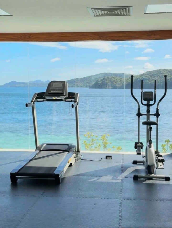 Scroll through your next island workout. 🏋️
Fitness feels different when the ocean’s your view. Move with the island’s rhythm at Sunlight Fitness.
sunlighthotelsandresorts.com/setir
#DoseOfSunlight #Palawan #Philippines