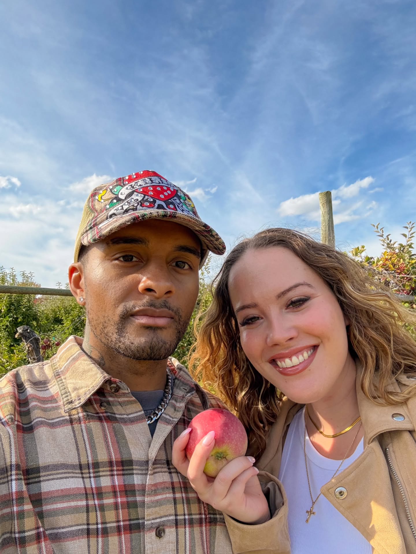 I picked a good one 🍎 @stanleyluxx 🥰
Perfect fall day @terhuneorchards
Definitely try their apple cider donuts and wine slushy! We tried the blueberry wine one and for a cute keepsake, we paid a little more for a travel mug. Happy Fall!
#applepickinginnewjersey #appleciderdonuts #wineslushy #terhuneorchards #fallactivities #fallfamilyfunday