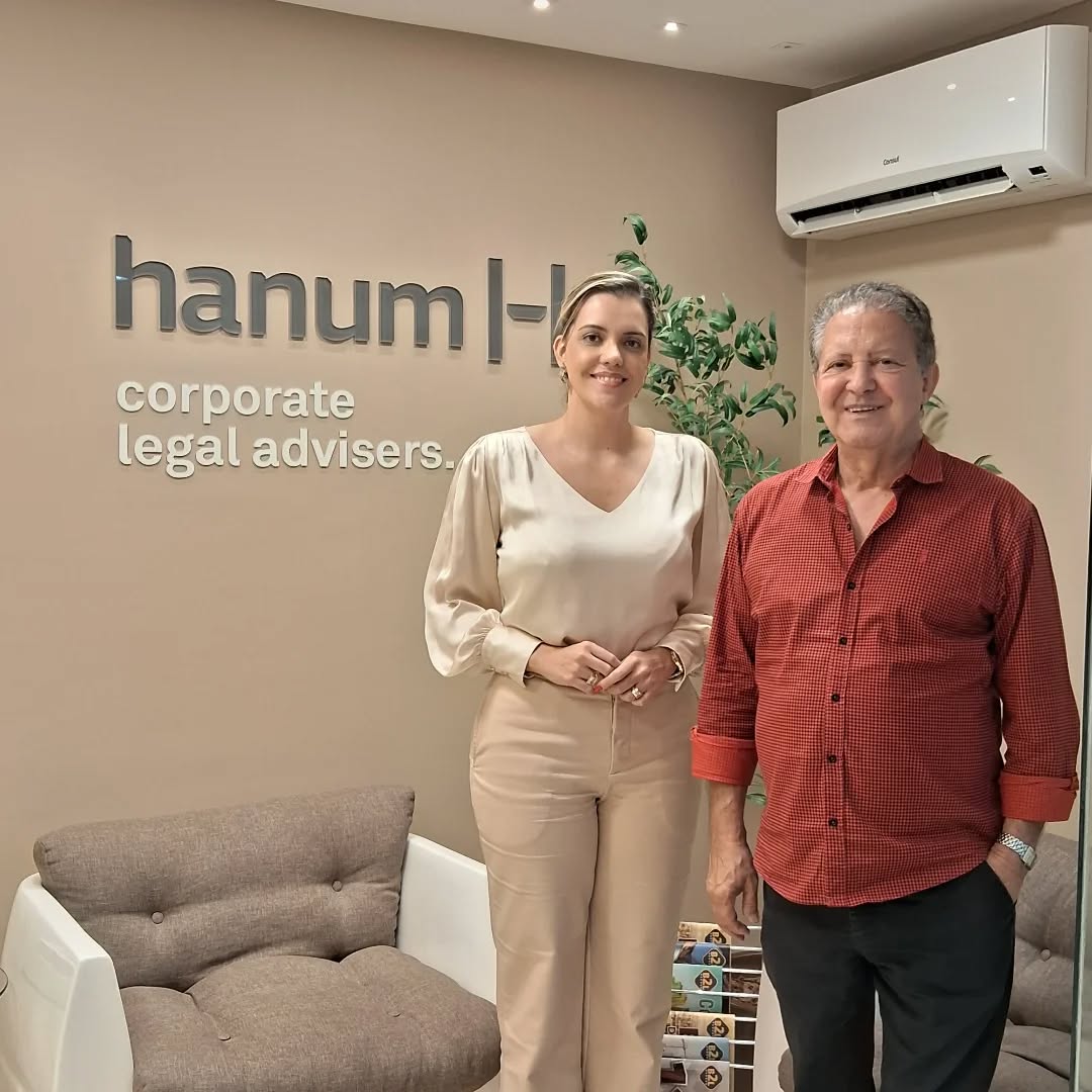 🌱♻️ Sustentabilidade e desenvolvimento para o setor industrial farmacêutico goiano
O presidente executivo do Sindifargo, Marçal Henrique Soares, esteve em reunião com a dra. Danielle Limirio, sócia do Hanum Corporate Legal Advisers.
O Hanum é um escritório especialista em Sustentabilidade corporativa, com foco em:
✅️ Inventário GEE (gases de efeito estufa)
✅️ Licenciamento Ambiental
✅️ Assessoria Jurídica Ambiental
✅️ Crédito de Carbono REDD+ (Redução de Emissão por Desmatamento e Degradação)
✅️ Comercialização de Créditos de Carbono
✅️ Eficiência Energética e Energias Renováveis
✅️ Redução de Passivos Tributários com Práticas ESG
O Sindifargo busca criar parcerias para o desenvolvimento sustentável das indústrias farmacêuticas goianas, trazendo maior segurança e estabilidade jurídica.
#Sindifargo #Sustentabilidade #IndústriaFarmacêutica #Goiás #Hanum