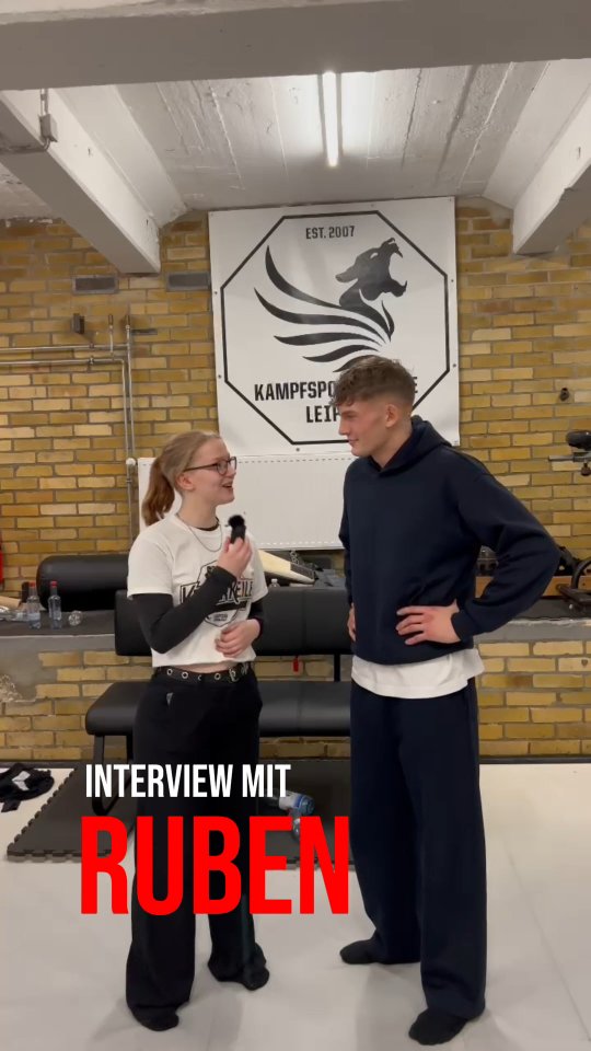 Ein weiterer starker Kampf und Sieger bei KellerKeile Volume 2 Ruben von Malotky @ruben.yktolam aus dem @spitfiregym_berlin 🥊
Glücklich und einfach Dankbar. 🔥
Ein Abend voller Emotionen.
#fightevent #mma #interview #fight #fighting