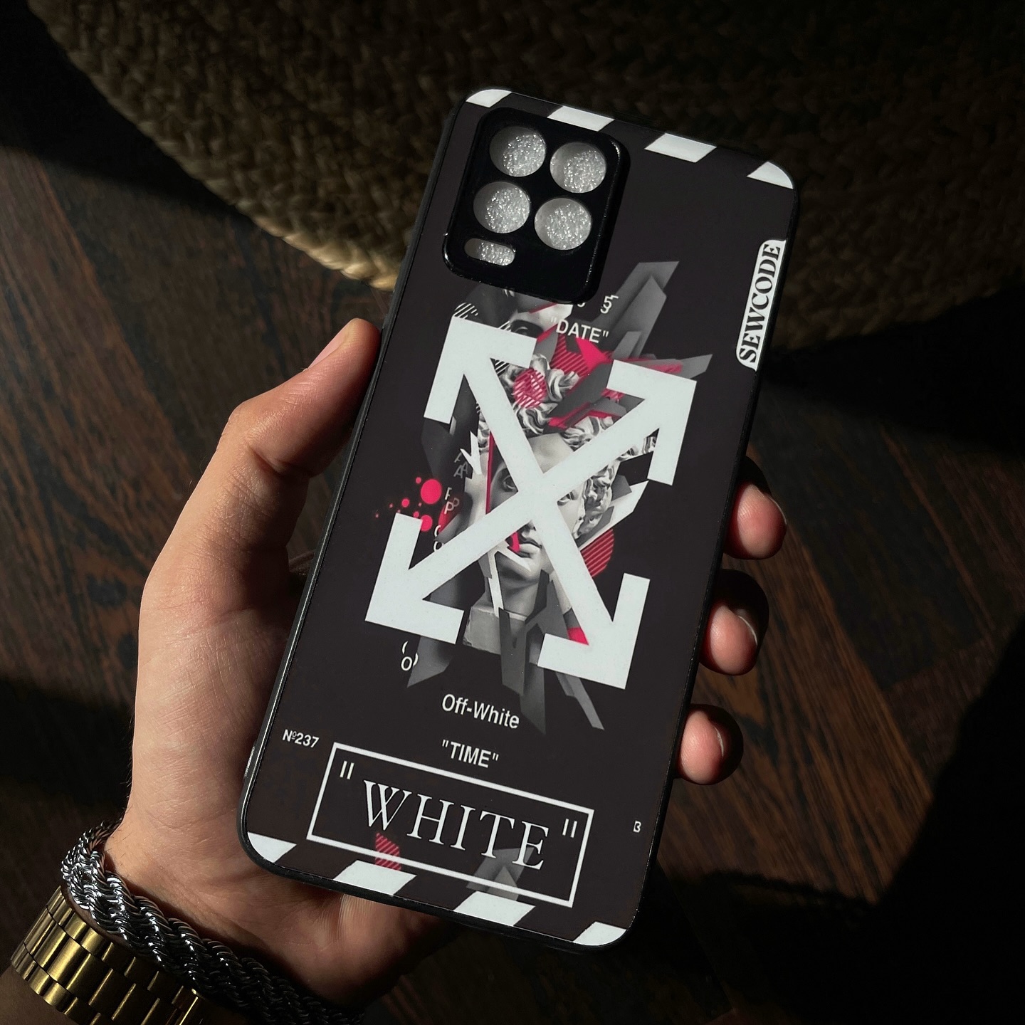 Designed to turn heads 👀
Now live on our website 🔥
#Stylecase #PhoneCaseDrop #GenZStyle #StreetAesthetic #OffWhiteVibes #StylecaseMade #UnisexStyle #DripCheck #techaesthetic