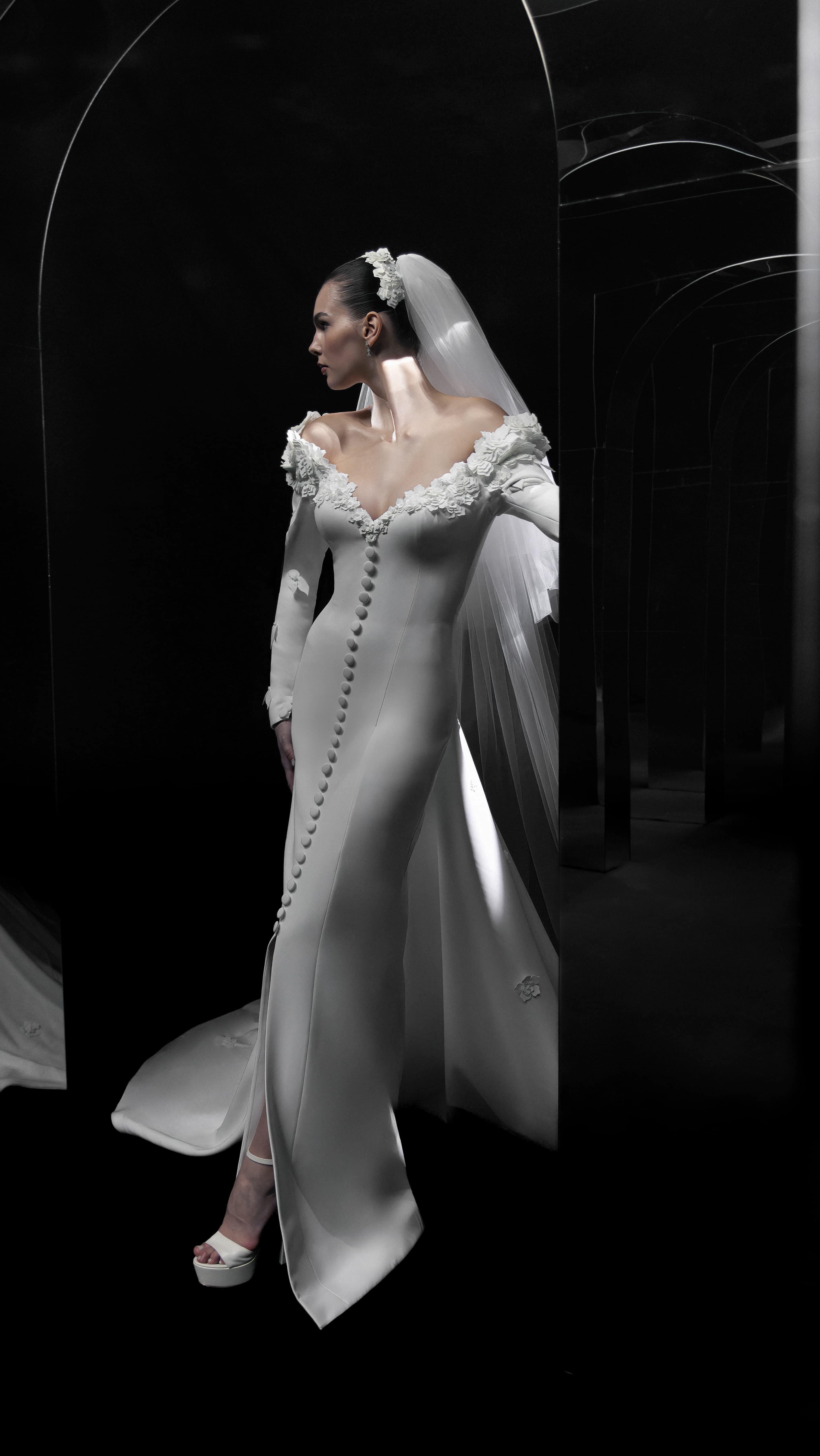 A gown born from light, defined by shadow. ✨
.
.
#novabellabridal #weddingdress #newcollection