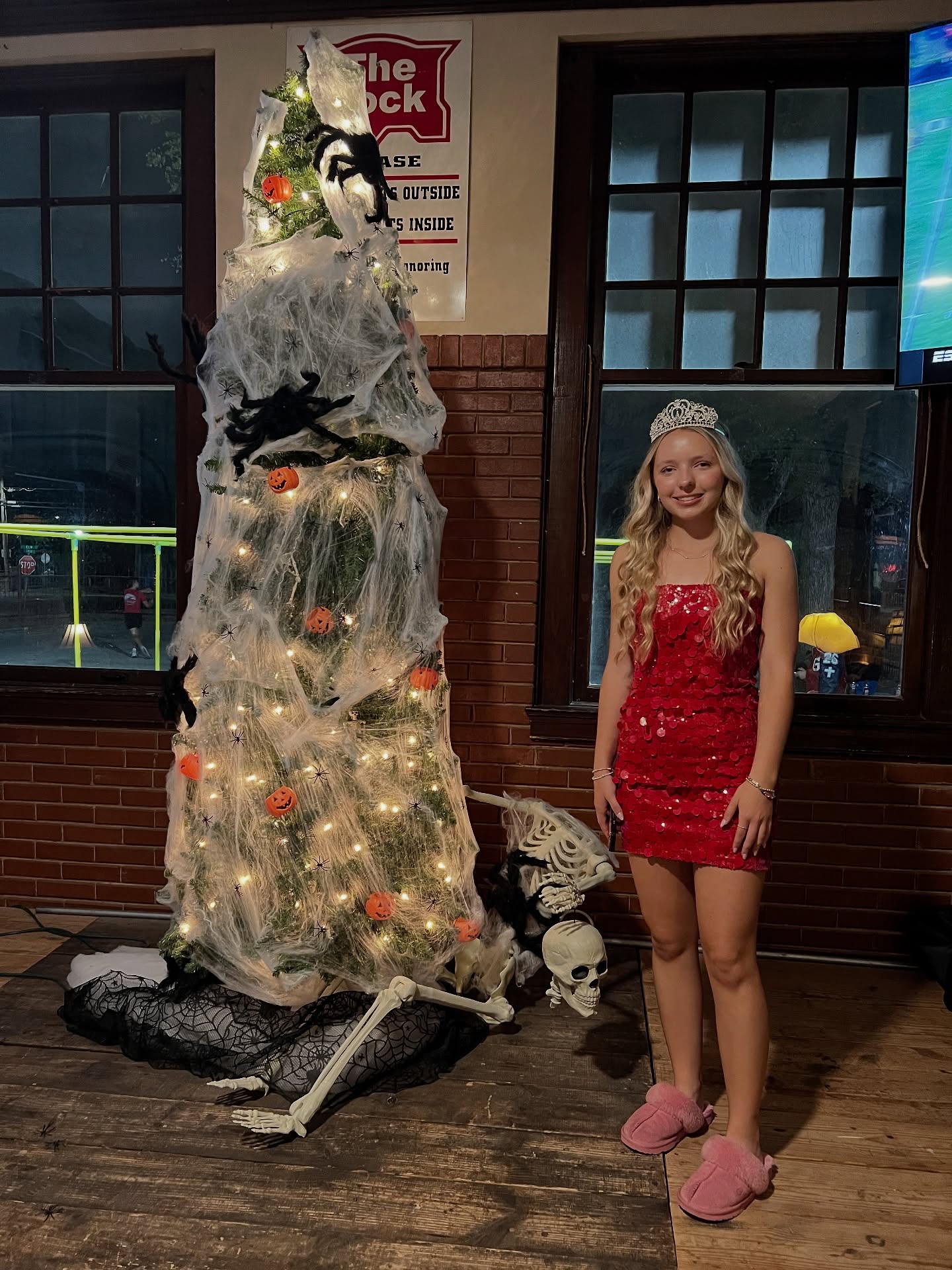 👑 Homecoming night!! We love the mums and school spirit!!!