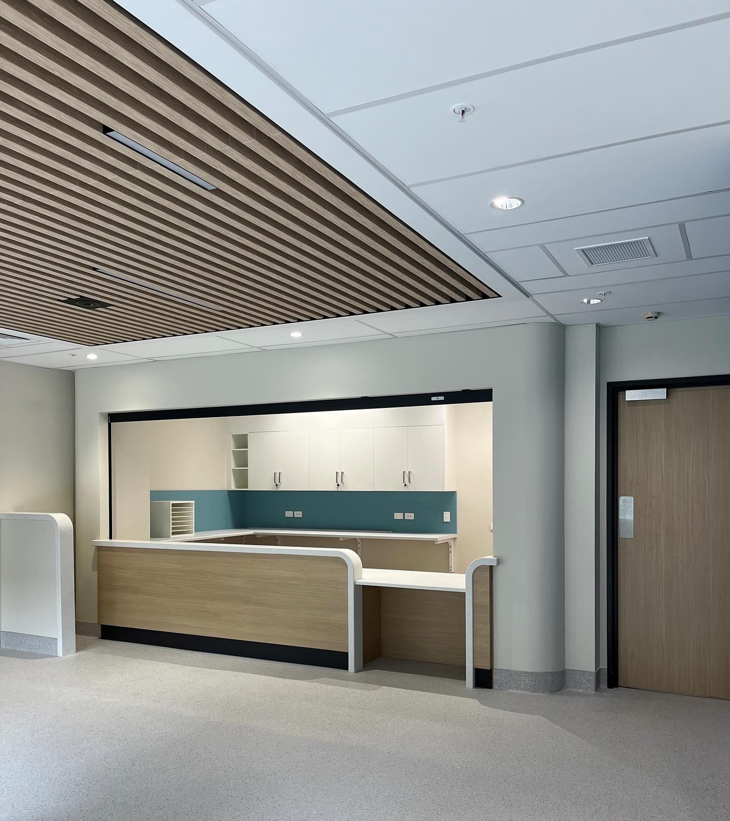 Another beauty made by us! Using all Laminex Melteca on MDF substrate & solid surface 🙌🏼 The time & craftsmanship spent on this was well worth it!
#supportlocal #manufacturing #joinery #install #custom