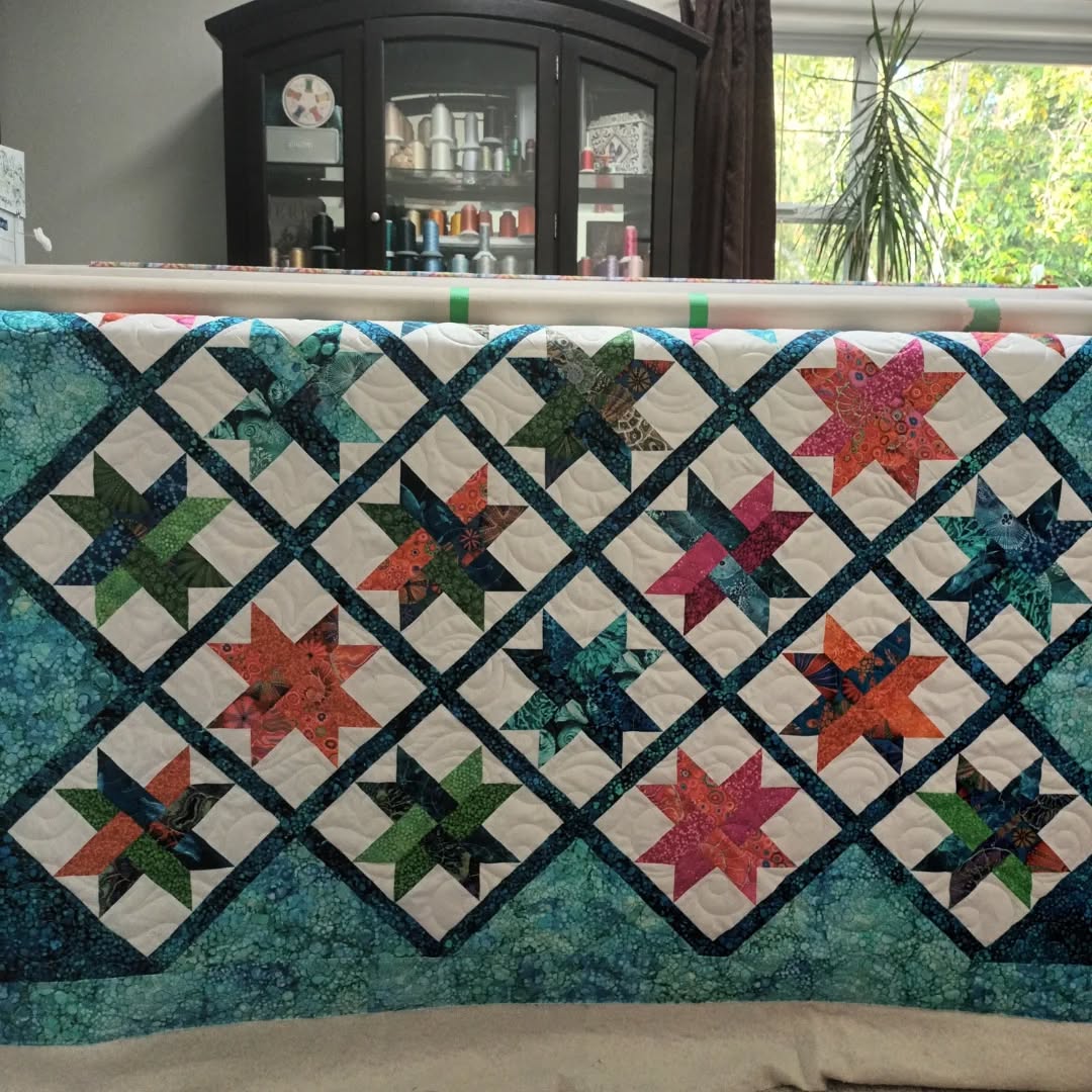 I love what I do!!! I feel so honoured to have clients who trust me with their beautiful quilts. This quilt was made by Marcia and is called "Sea Stars". She wanted the quilting to have an underwater look, so we chose a pantograph called Bora Bora.
#longarmquilter #longarmquiltingservices #quilterforlife #quiltingismytherapy #quiltingismypassion #quilterinvictoriabc #canadianquilter #quiltingafterdark #victoriabcquilters #starquilt