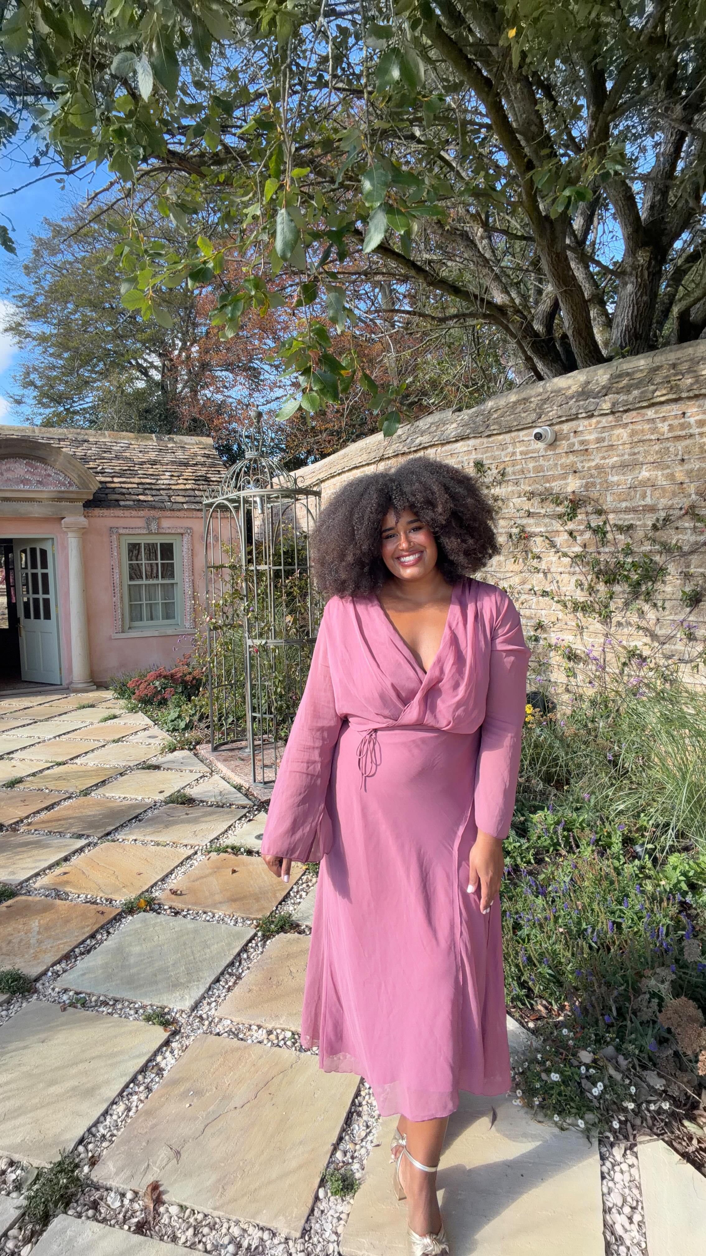Sound checking at @kinhousewiltshire ✨
This is one of the songs I sing the most! Especially during pre-ceremony sets 🥹
#wedding #weddinginspo #weddingsinger #weddinginspiration #bridetobe #weddingentertainment #bridetobe #bride #singer