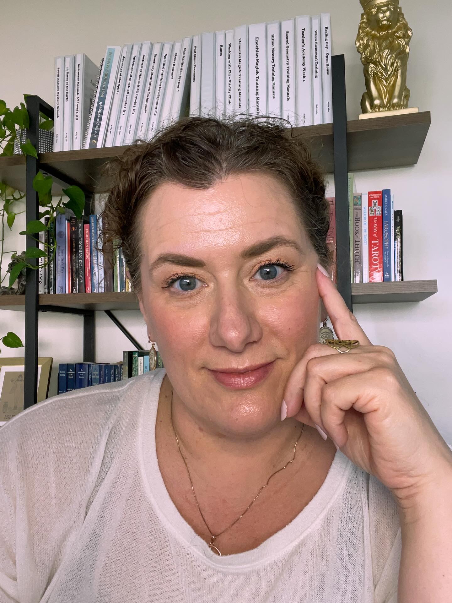 Tomorrow, I have the honor of serving a lovely woman as she reclaims her power and receives the deep and profound teachings of the mystery school.
✨Empower Thyself is a game changing moment!✨
Rituals and ceremonies of the self, as handed down from an ancient lineage, can make the shifts we dream about possible!
I am beyond blessed to be able to serve the world, one person at a time, as a spiritual guide in the Modern Mystery School.
#empowerthyself #modernmysteryschool #lineageofkingsalomon #lineagematters #empowerment #pathtoknowthyself #spiritual #spiritualtraining