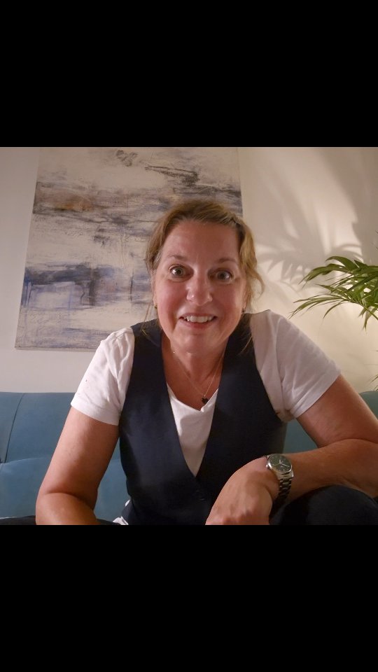 Thank you for the gorgeous messages and comments on my last post. I'm still floating above the ground!
Welcome to new followers x please check out my bio for links to #TEDx talk, website and @parkinsonsuk advocacy re #deepbrainstimulation
#parkinsons
#livingwithparkinsons
#parkinsonslookslikeme
#gratitude
#dbs
#shitshow
#fridayfinger