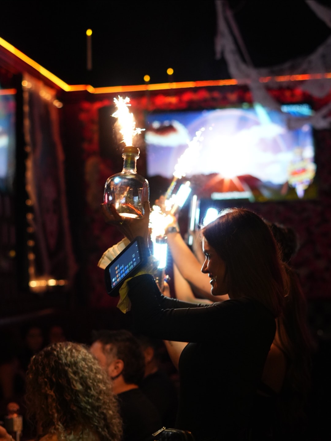 Te duele el corazón? Don’t worry, we got bottles for that 💔🍾 Noche de Despecho en Gigi’s. Therapy with tequila.
#Viernesdedespecho #NocheDeDespecho