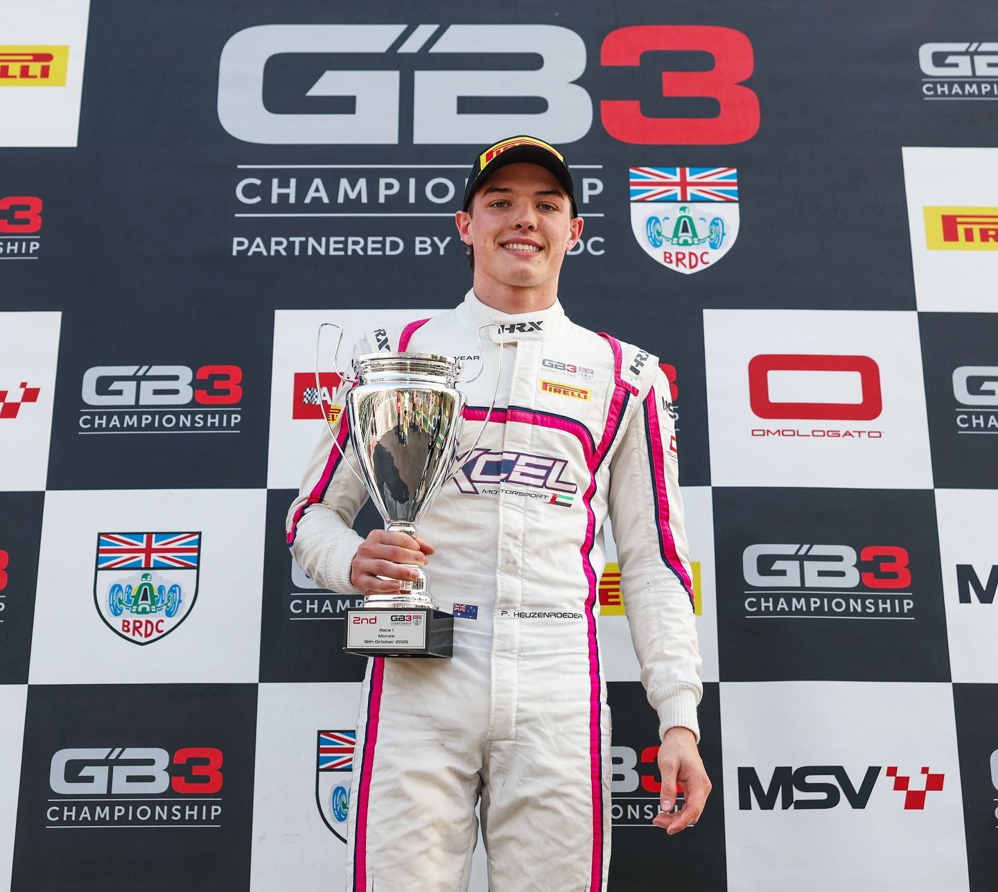 P2 for Heuzenroeder in Race 1! 💪
P11 and 13 for Sherwood and Anurag respectively.
2 races to go of the final round!
#xcelmotorsport #gb3 #monza