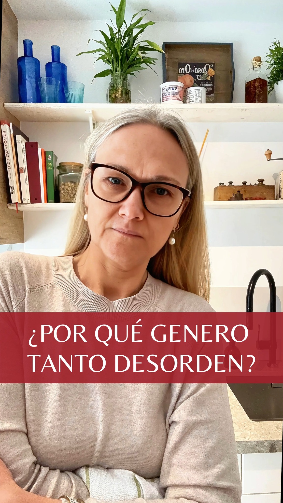 ¿Cómo se consigue salir del desorden y la acumulación de objetos para siempre? 📦
Para conocer la respuesta pregúntate: 🤔
¿Cuál es la diferencia entre una persona ordenada y una que no consigue serlo a pesar de intentarlo? 🤔
La mayoría de las personas te responderán algo así como…
“La persona desordenada no dedica el tiempo⌛ ni el mimo necesario al cuidado de su casa🏡. Si dedicara ese tiempo y ese cuidado a sus objetos también tendría la casa ordenada”
Pero no es cierto, esa no es la gran diferencia entre ellas.
La gran diferencia entre una persona ordenada y una que no consigue serlo no es el tiempo ⌛ que dedican a ordenar una u otra, ni el diferente espacio de sus 🏡, ni la diferencia en cómo doblan y guardan la ropa.
La gran diferencia está en su mente. En todo aquello que la segunda piensa, cree y se dice que le mantiene en el bucle del caos🤯 .
No se trata de aprender a ordenar armarios, cajones y papeles, se trata de que conectes 🧘♀️con el por qué tienes eso así y entonces sí, te des permiso para desmontarlo🚀 .
¿Cuáles son los bloqueos conscientes e inconscientes, los patrones, las creencias que definen tu desorden?🤔
Si quieres dar fin a años de intentos fallidos por acabar con el desorden y la acumulación de objetos, estate muy muy atento porque LA SEMANA QUE VIENE tendrás la oportunidad de acceder de forma GRATUITA al principio de ese fin, pero por TIEMPO LIMITADO✨.
#tresinteriores #LibérateDelDesorden #DesapegoConsciente #SoltarParaCrecer #AdiósAcumulación #VivirSinDesorden #PsicologíaDelOrden #CreenciasQueAtrasan #CambioDeMirada #BloqueosYDesorden #MenteOrdenadaVidaOrdenada #OrdenYBienestar #MujeresQueTransforman #ReinventaTuVida #AdiósAcumulación #ViviendoLigera #CrecimientoPersonalMujer