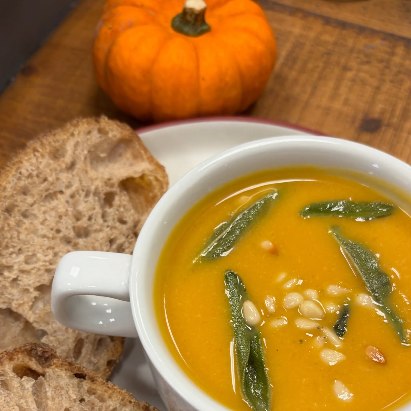 It’s soup weather now isn’t it? Cozy up with a bowl of our Maple roasted butternut squash soup, topped with toasted pine nuts and sage. So good! 😋
Still some spaces left for our pumpkin carving night next Tuesday!
Ticket on website and link in bio.
Note: ticket comes with pumpkin, carving kit and drink of your choice. Free for kids with accompanying adult. Come join us! 🎃
#avocafe #notts #nottingham #lenton #nottscafe #nottsfood #nottinghamcoffeeshop #autumn #soup #nottscoffee #uon #ntu #nottshappening